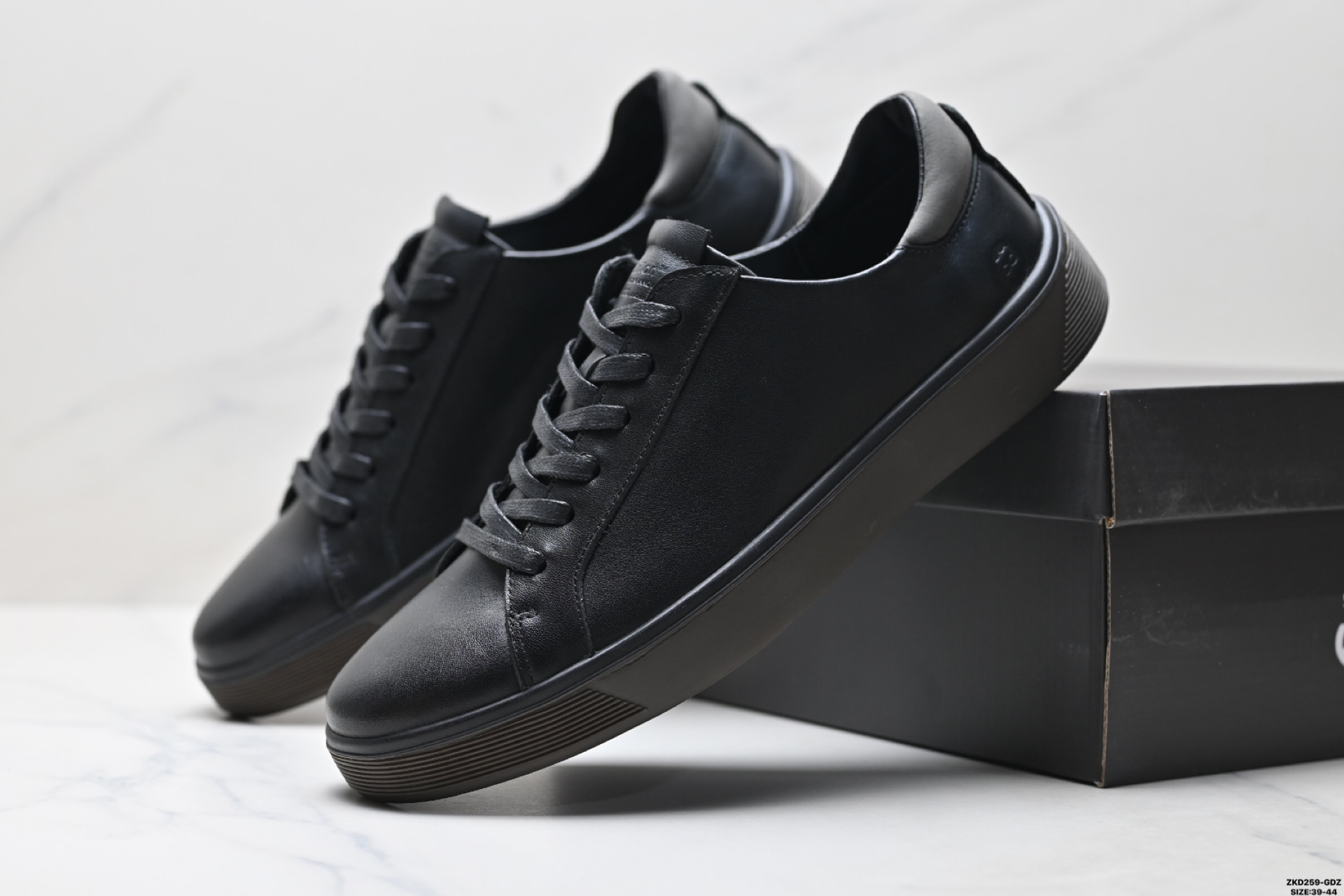 ECCO爱步 NTRNSIC 真皮休闲鞋 轻盈舒适圆头板鞋