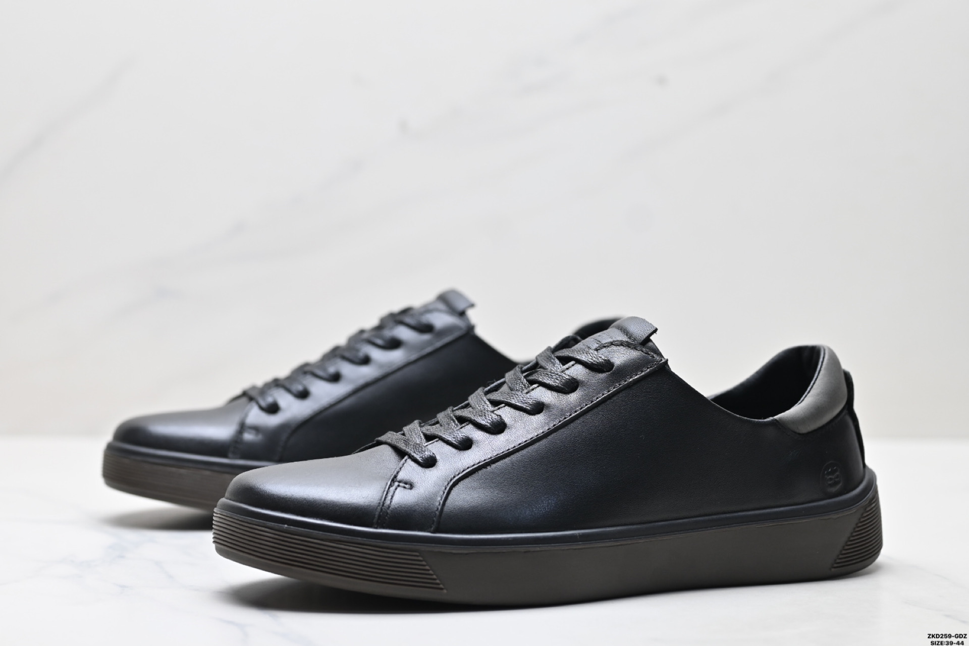 ECCO爱步 NTRNSIC 真皮休闲鞋 轻盈舒适圆头板鞋