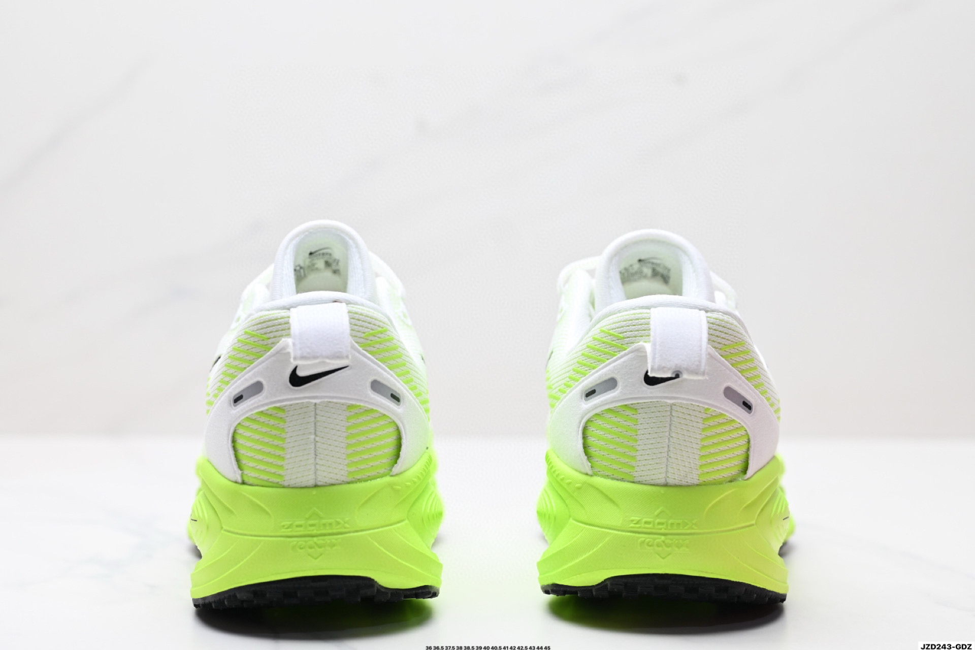 💰175
公司级✅Nike VOMERO 18 耐克 舒适减震防滑 低帮跑步鞋
全掌ReactX泡绵中底 前掌和后跟还配备了Air Zoom气垫单元 据说跑起来更快更舒适哦 这次最大的升级点 首次引入了ReactX泡绵
货号:HM6804-002
尺码:36 36.5 37.5 38 38.5 39 40 40.5 41 42 42.5 43 44 45
ID:JZD243-GDZ