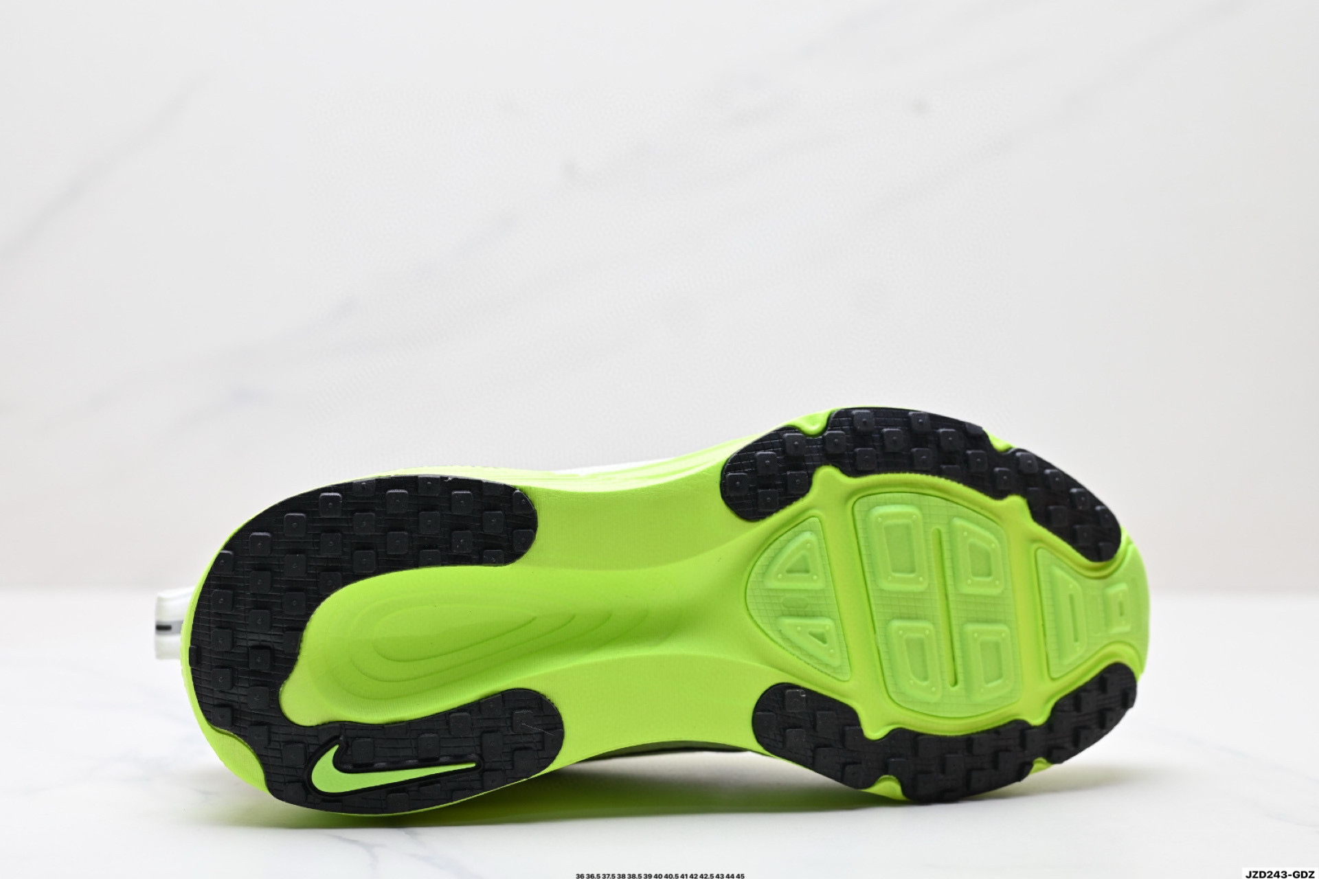 💰175
公司级✅Nike VOMERO 18 耐克 舒适减震防滑 低帮跑步鞋
全掌ReactX泡绵中底 前掌和后跟还配备了Air Zoom气垫单元 据说跑起来更快更舒适哦 这次最大的升级点 首次引入了ReactX泡绵
货号:HM6804-002
尺码:36 36.5 37.5 38 38.5 39 40 40.5 41 42 42.5 43 44 45
ID:JZD243-GDZ