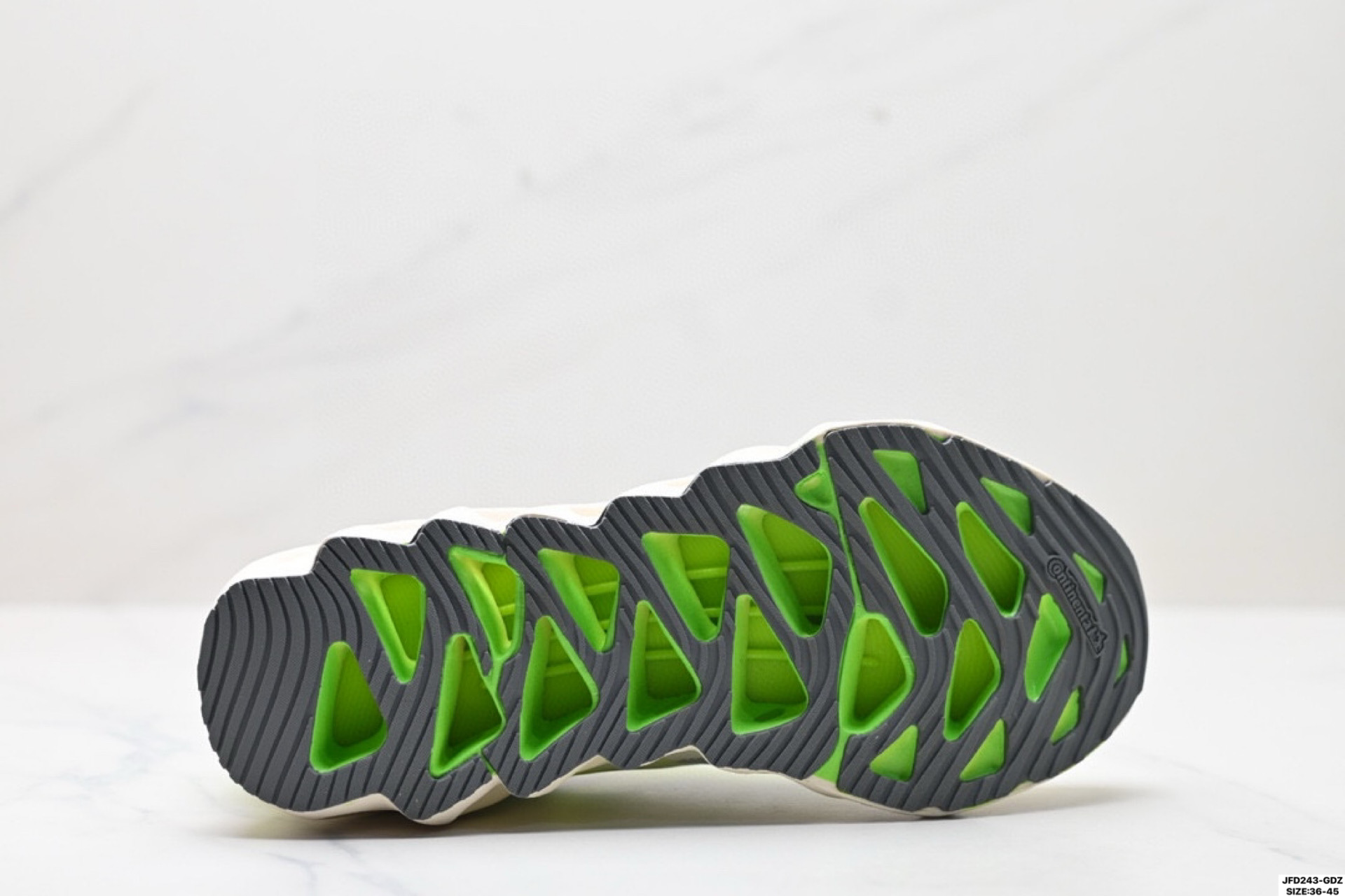 ADIDAS SWITCH FWD M阿尔法系列 真爆 休闲运动套脚慢跑鞋  FZ5621