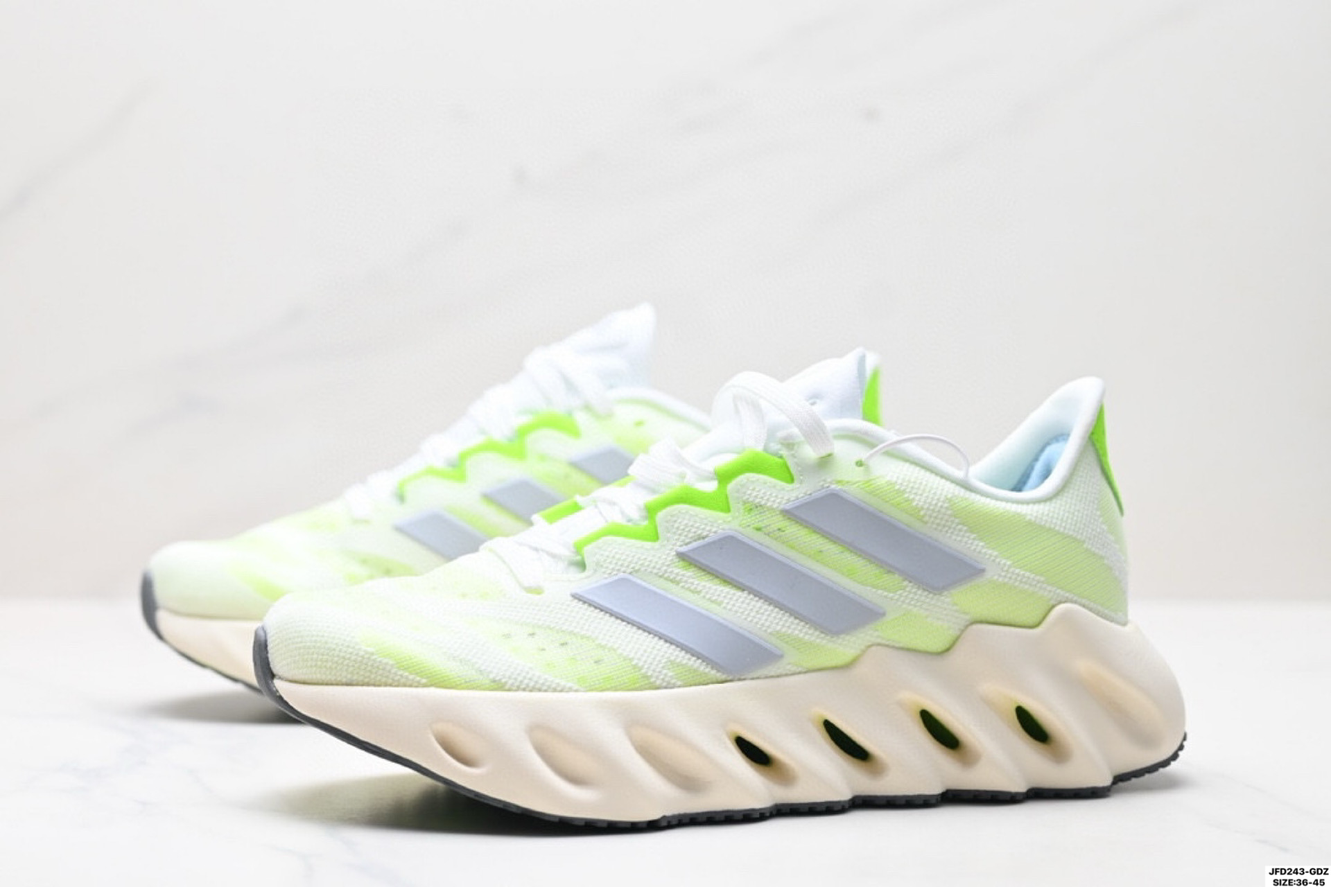 ADIDAS SWITCH FWD M阿尔法系列 真爆 休闲运动套脚慢跑鞋  FZ5621