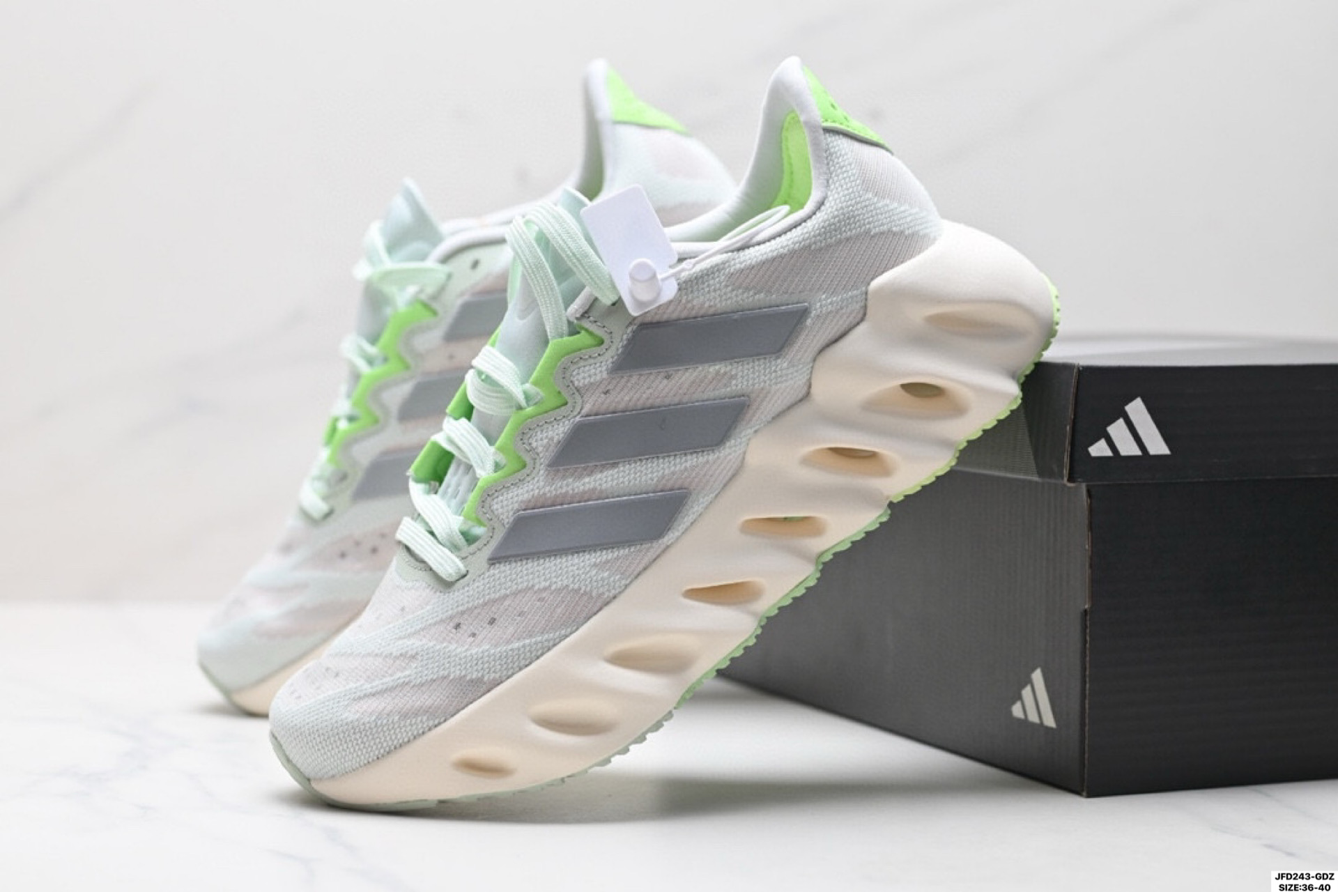 ADIDAS SWITCH FWD M阿尔法系列 真爆 休闲运动套脚慢跑鞋 FZ5621-Chinese UA Cheap High Quatity Brand Clothes Bags handbags Sneakers wholesale wholesaler seller from China Factory suppliers Fashion Clothing Shoes best Quality Beautiful Price ADIDAS SWITCH FWD M阿尔法系列 真爆 休闲运动套脚慢跑鞋 FZ5621