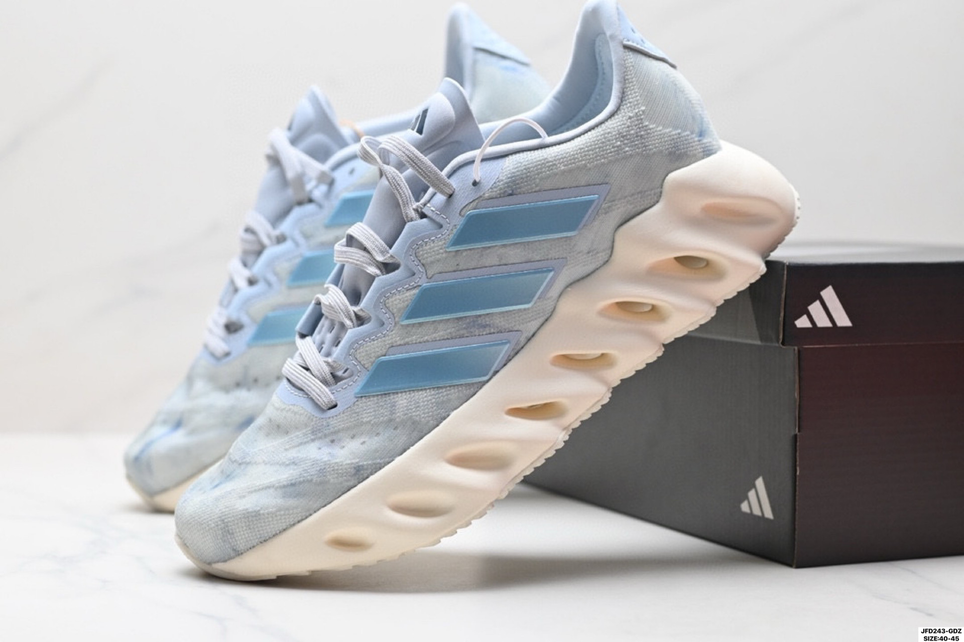 ADIDAS SWITCH FWD M阿尔法系列 真爆 休闲运动套脚慢跑鞋 FZ5621-Chinese UA Cheap High Quatity Brand Clothes Bags handbags Sneakers wholesale wholesaler seller from China Factory suppliers Fashion Clothing Shoes best Quality Beautiful Price ADIDAS SWITCH FWD M阿尔法系列 真爆 休闲运动套脚慢跑鞋 FZ5621