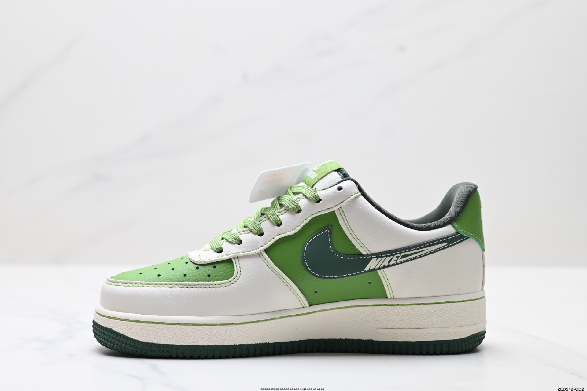NIKE AIR FORCE 1‘07  KK1988-086