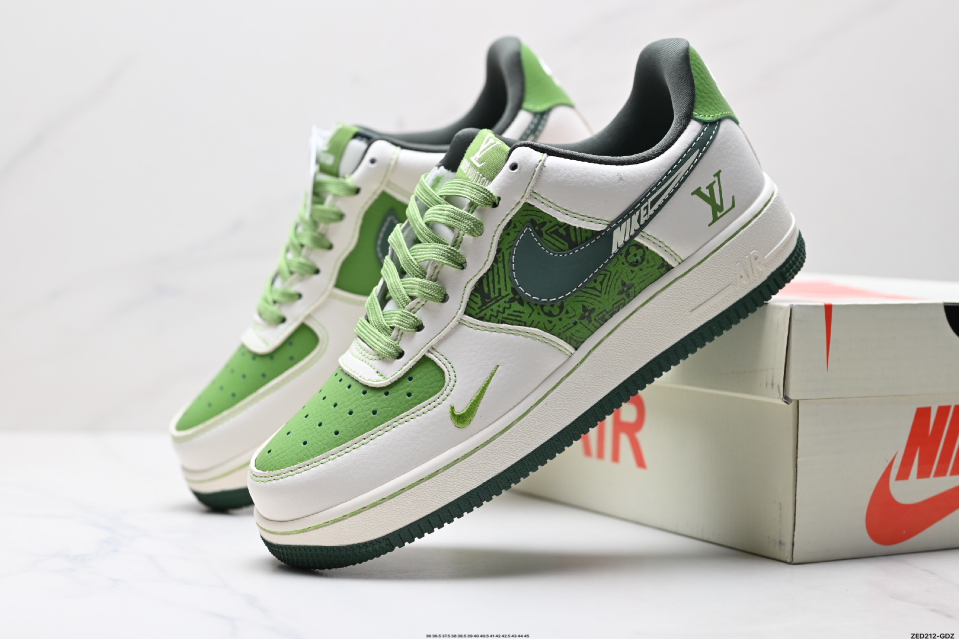 NIKE AIR FORCE 1‘07  KK1988-086