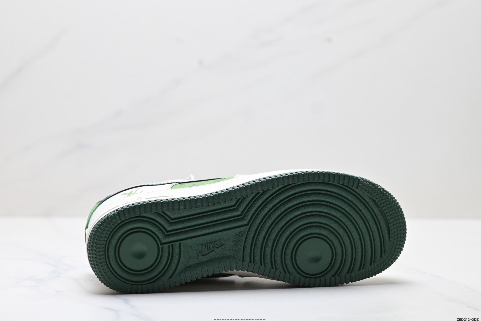 NIKE AIR FORCE 1‘07  KK1988-086