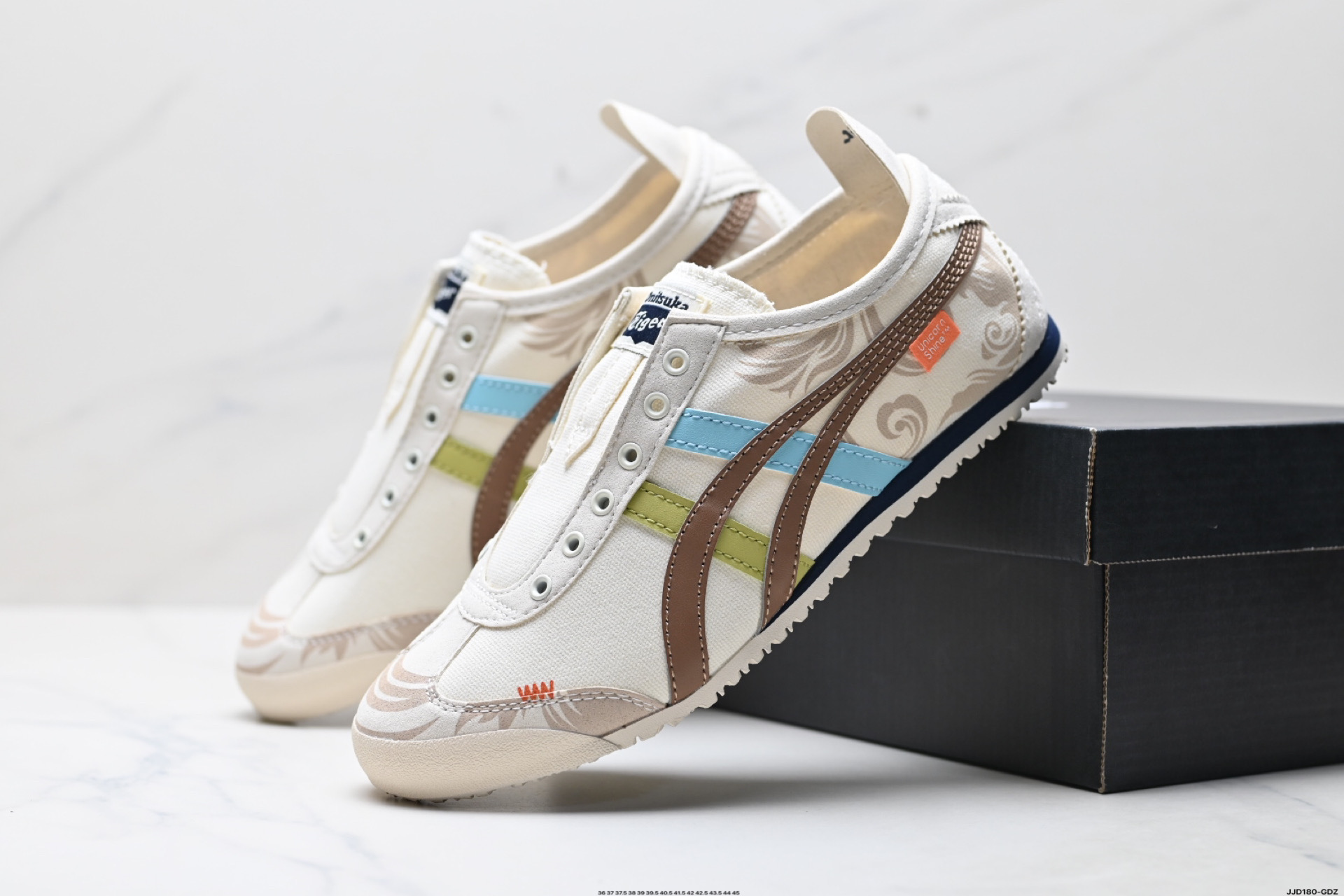 Onitsuka Tiger鬼塚虎 MEXICO 66 ‘DIY’定制球鞋系列 皮革 蒸汽木偶 雾都恋人防滑耐磨透气轻便 低帮休闲鞋 1183C102-201-Chinese UA Cheap High Quatity Brand Clothes Bags handbags Sneakers wholesale wholesaler seller from China Factory suppliers Fashion Clothing Shoes best Quality Beautiful Price Onitsuka Tiger鬼塚虎 MEXICO 66 ‘DIY’定制球鞋系列 皮革 蒸汽木偶 雾都恋人防滑耐磨透气轻便 低帮休闲鞋 1183C102-201
