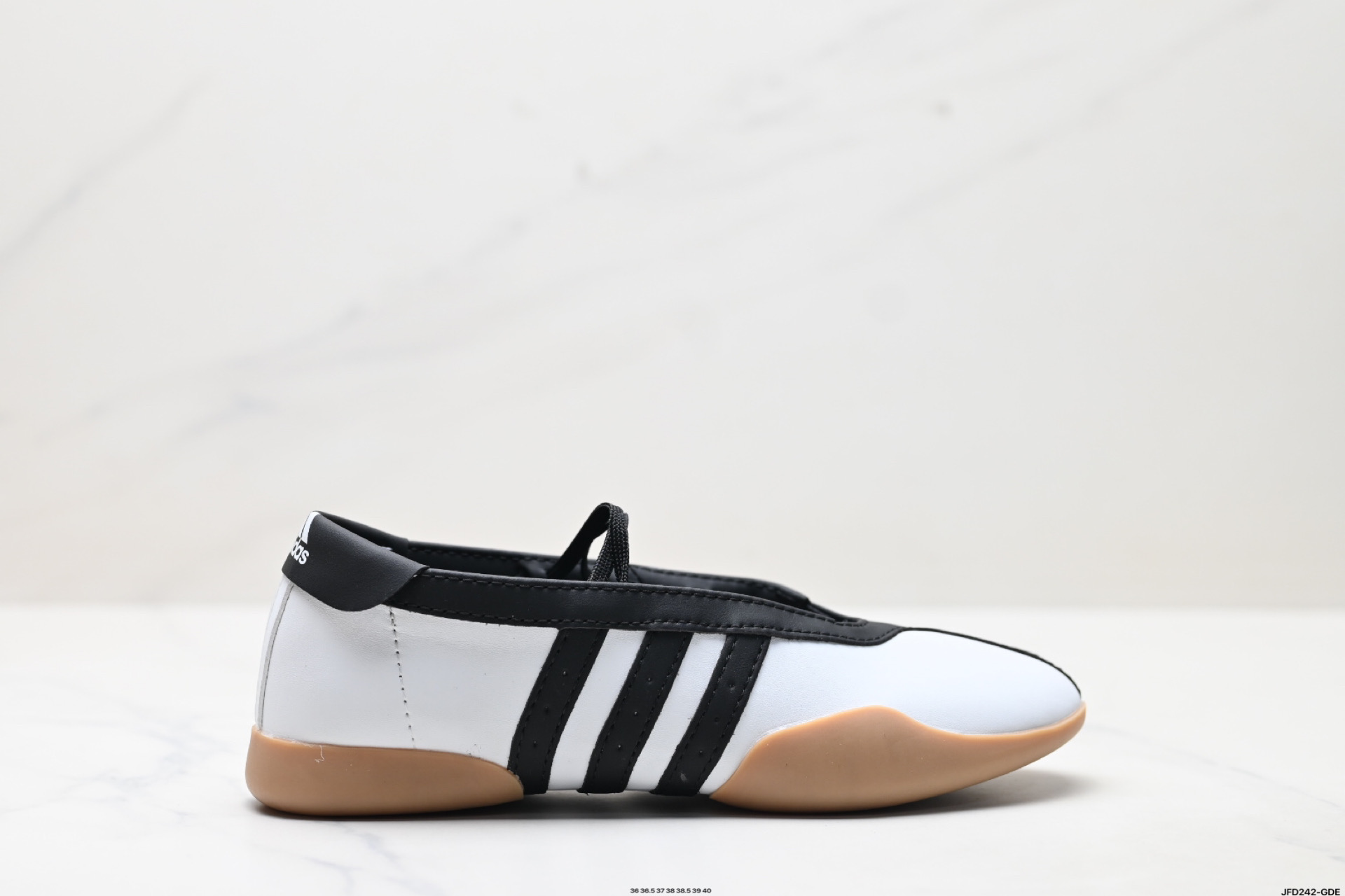 TAEKWONDO MEI BALLET复古芭蕾风薄底鞋女子adidas阿迪达斯三叶草 JR7030-Chinese UA Cheap High Quatity Brand Clothes Bags handbags Sneakers wholesale wholesaler seller from China Factory suppliers Fashion Clothing Shoes best Quality Beautiful Price TAEKWONDO MEI BALLET复古芭蕾风薄底鞋女子adidas阿迪达斯三叶草 JR7030