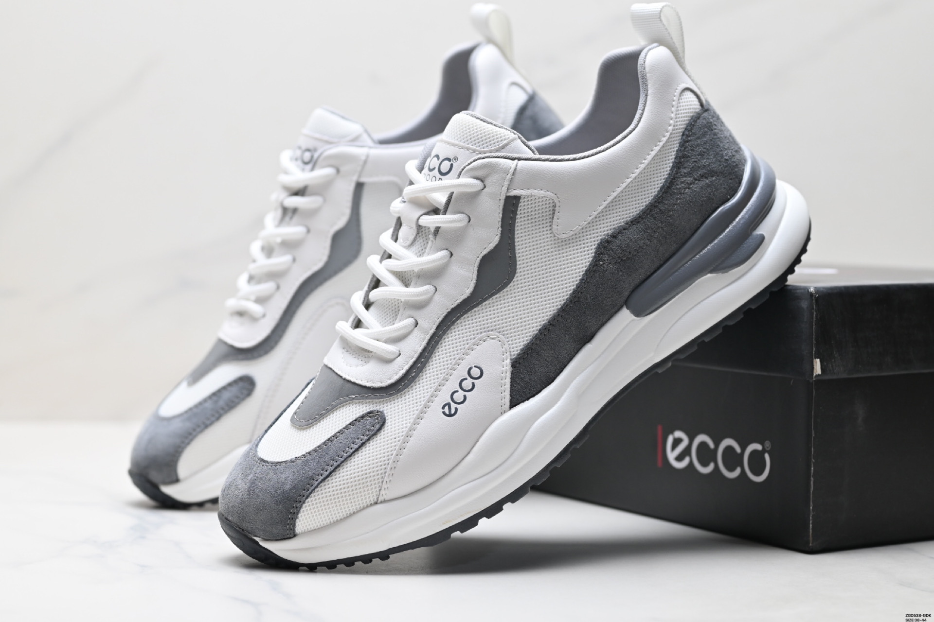 Ecco爱步 Lisbon Lace 街头户外 经典网面拼接运动鞋 689373-010