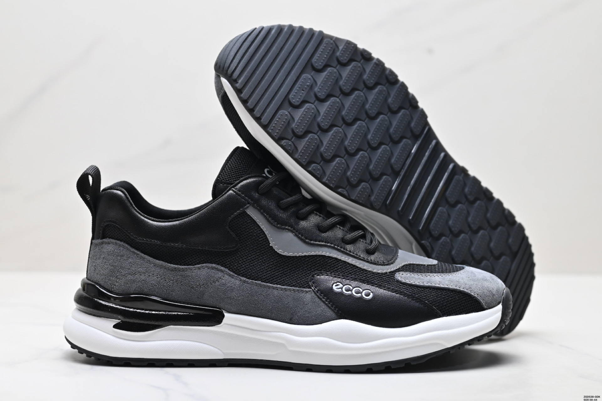 Ecco爱步 Lisbon Lace 街头户外 经典网面拼接运动鞋 689373-010