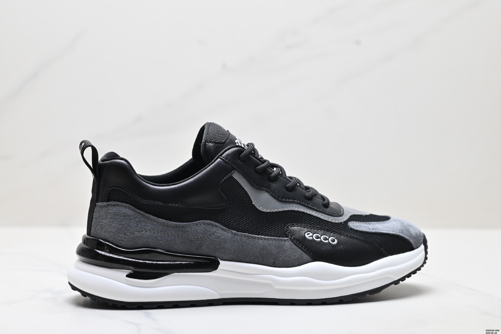 Ecco爱步 Lisbon Lace 街头户外 经典网面拼接运动鞋 689373-010