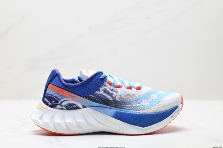 נעלי ריצה Saucony Endorphin Pro 4 - אידאליות למתאמנים ולריצות 1 נעלי ריצה Saucony Endorphin Pro 4 – אידאליות למתאמנים ולריצות
