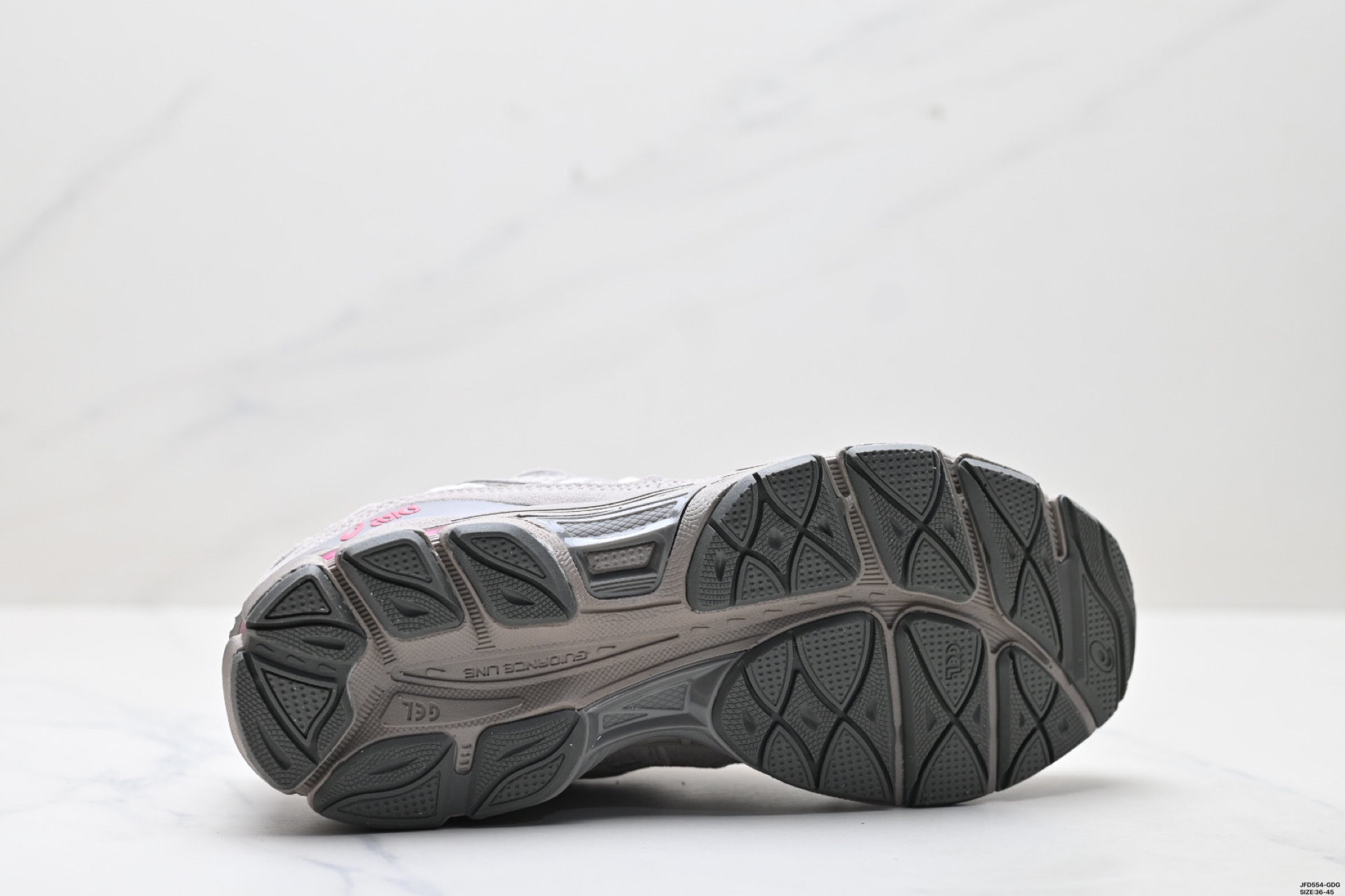 ASICS GEL-NYC 亚瑟士 透气网眼鞋面 1203A372-100