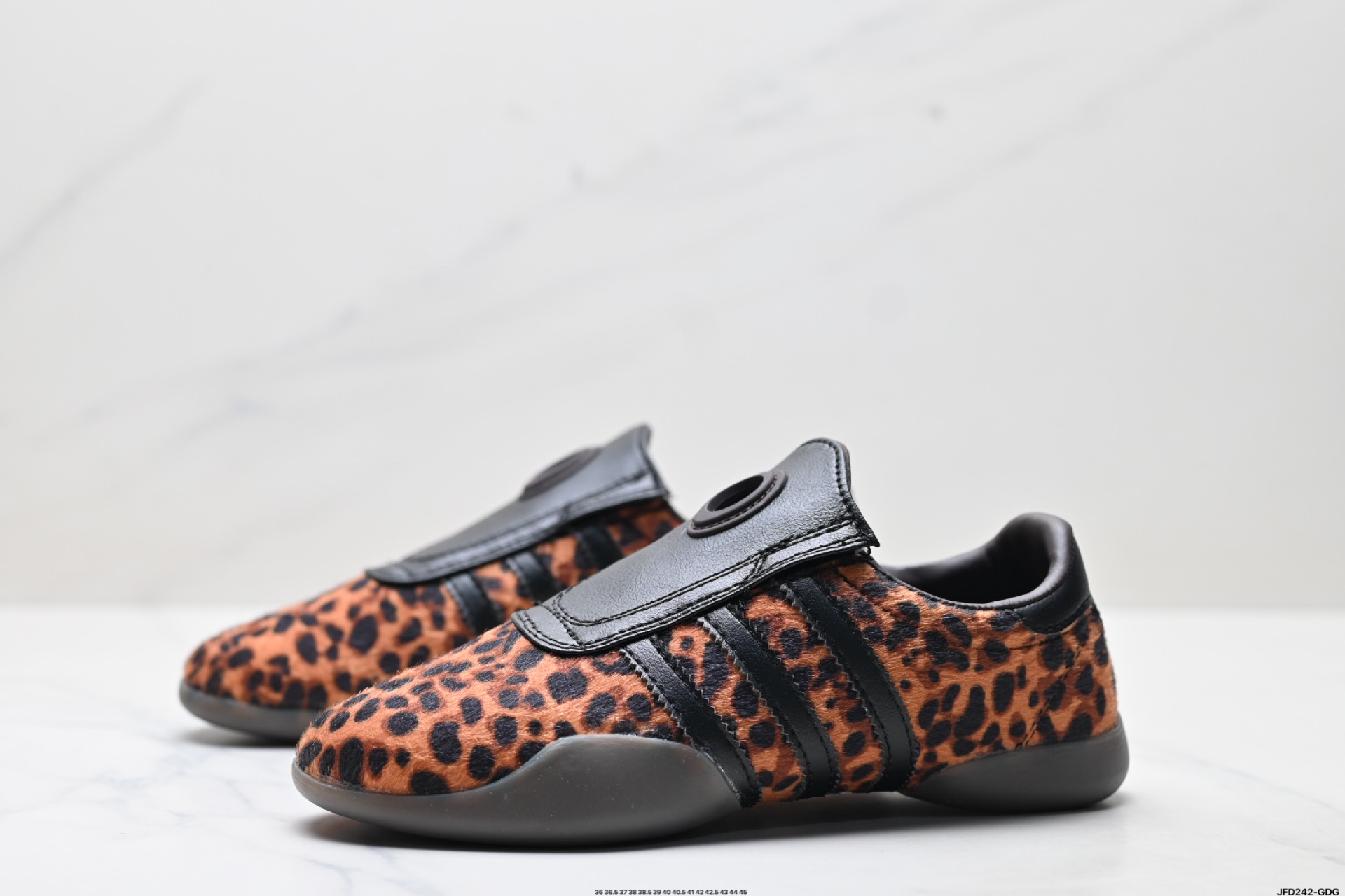 阿迪达斯三叶草TAEKWONDO MEI春季新款一脚蹬德训鞋 花纹跆拳道鞋 JS0298