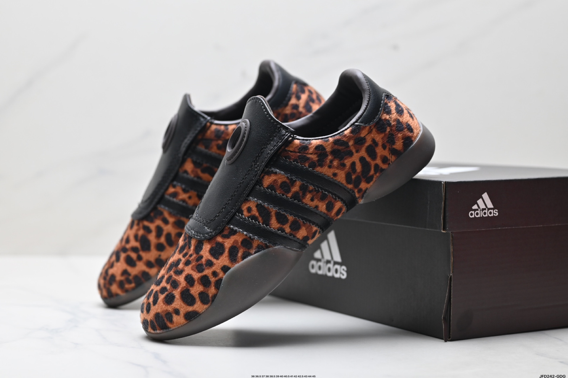 阿迪达斯三叶草TAEKWONDO MEI春季新款一脚蹬德训鞋 花纹跆拳道鞋 JS0298