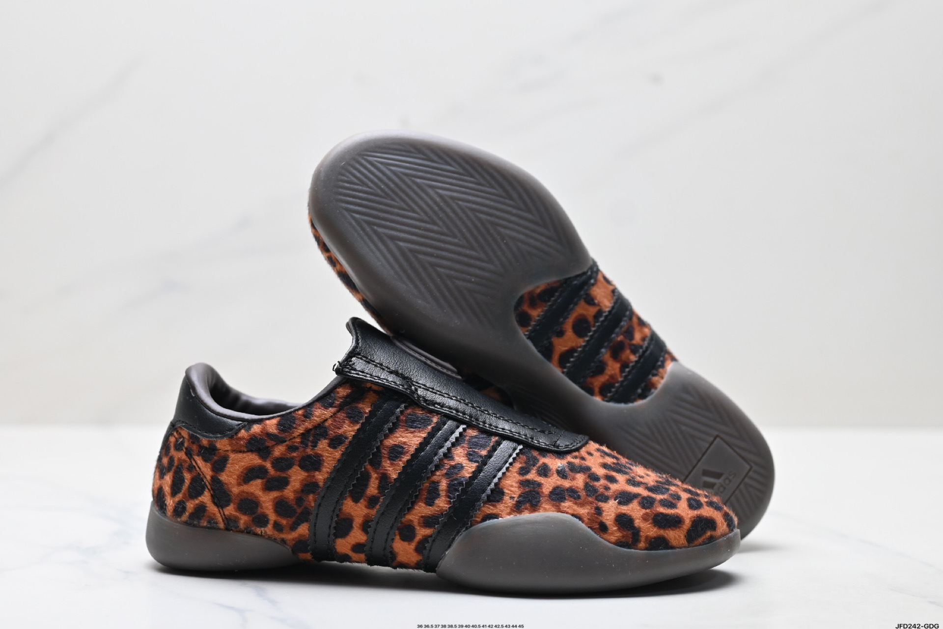 阿迪达斯三叶草TAEKWONDO MEI春季新款一脚蹬德训鞋 花纹跆拳道鞋 JS0298