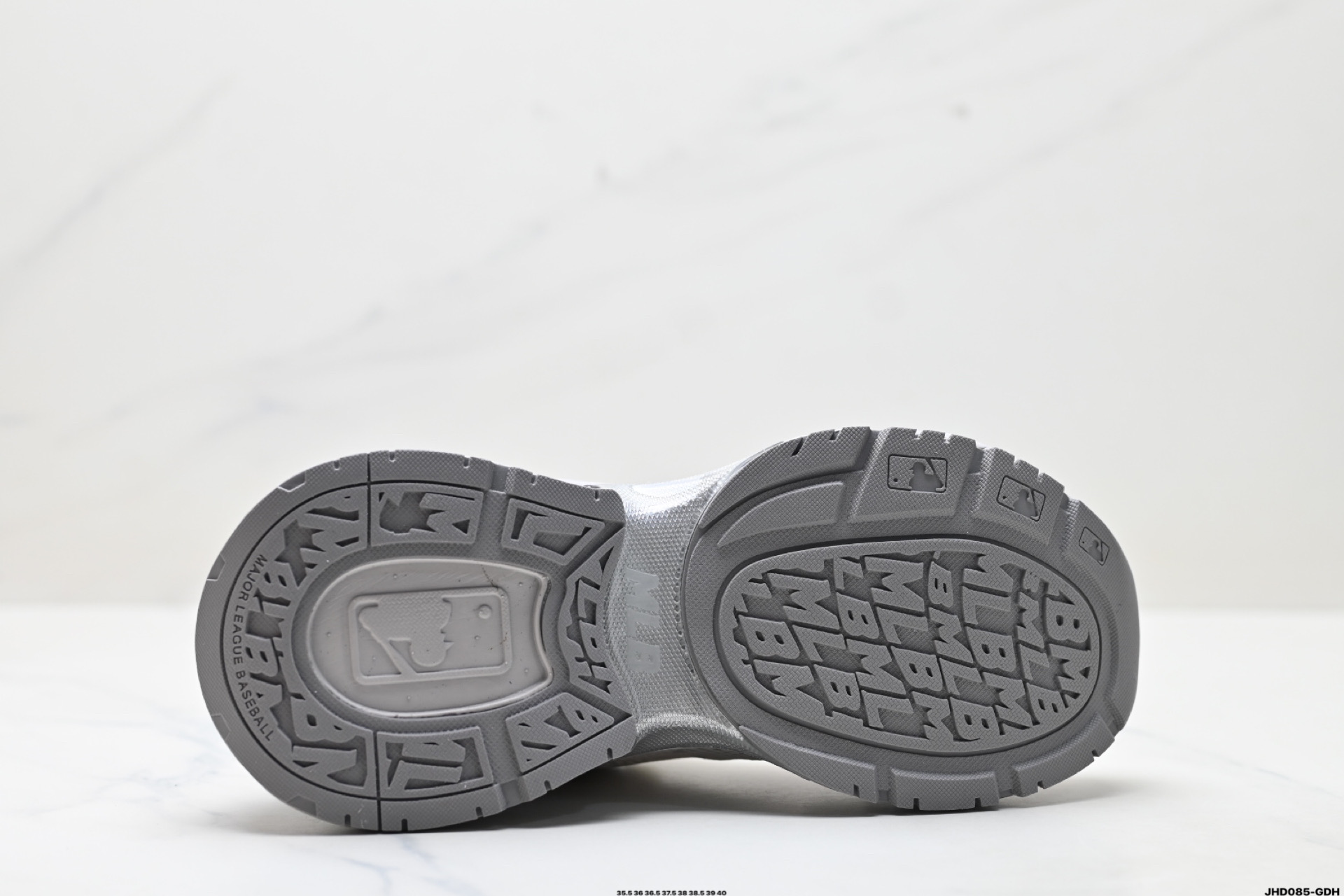 MLB New York Yankees Curve Runner 舒适百搭 防滑耐磨 低帮 流浪鞋跑步鞋 3ARNSPL5N