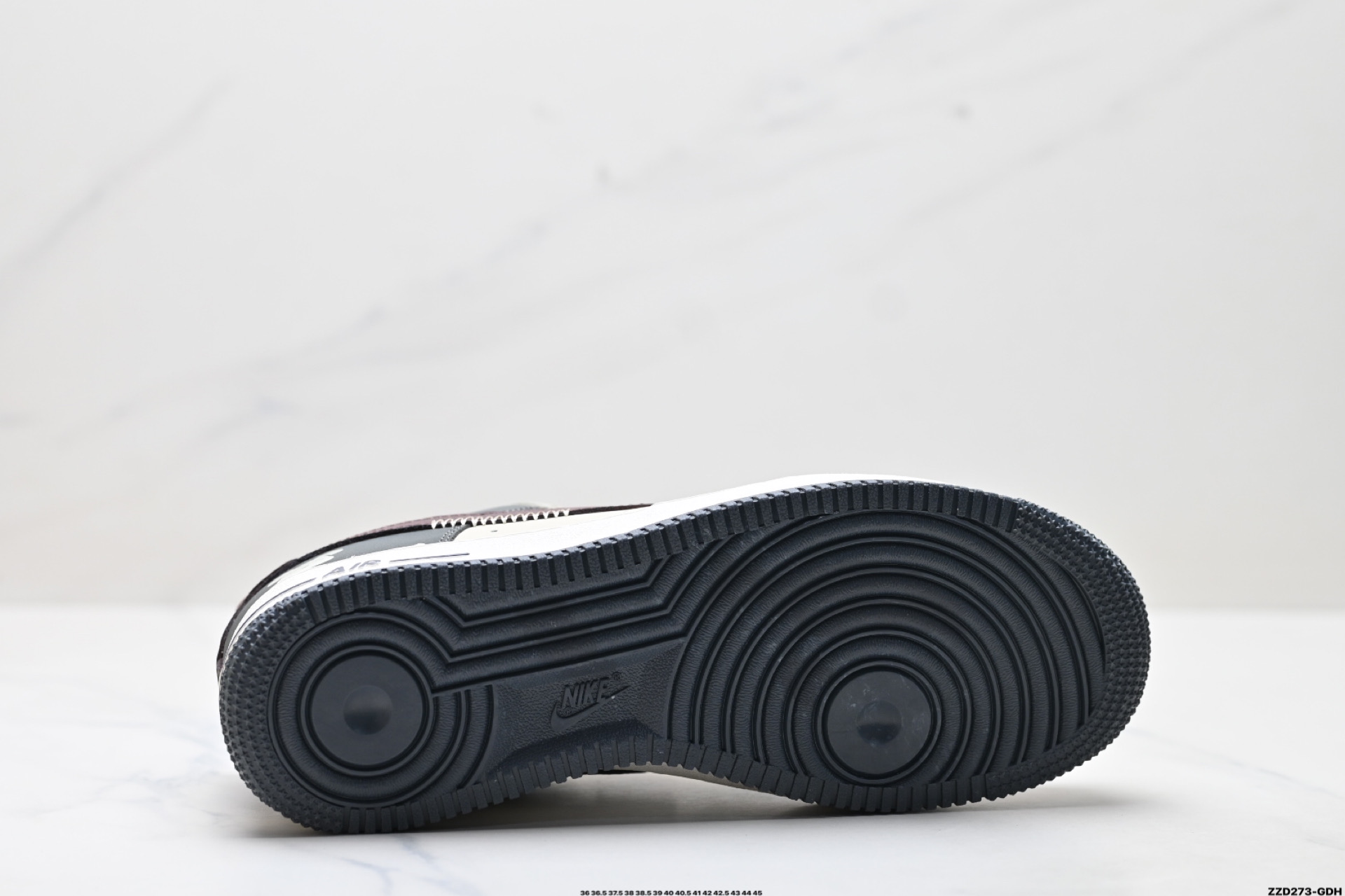 NIKE AIR FORCE 1‘07 LV8  AM1588-001