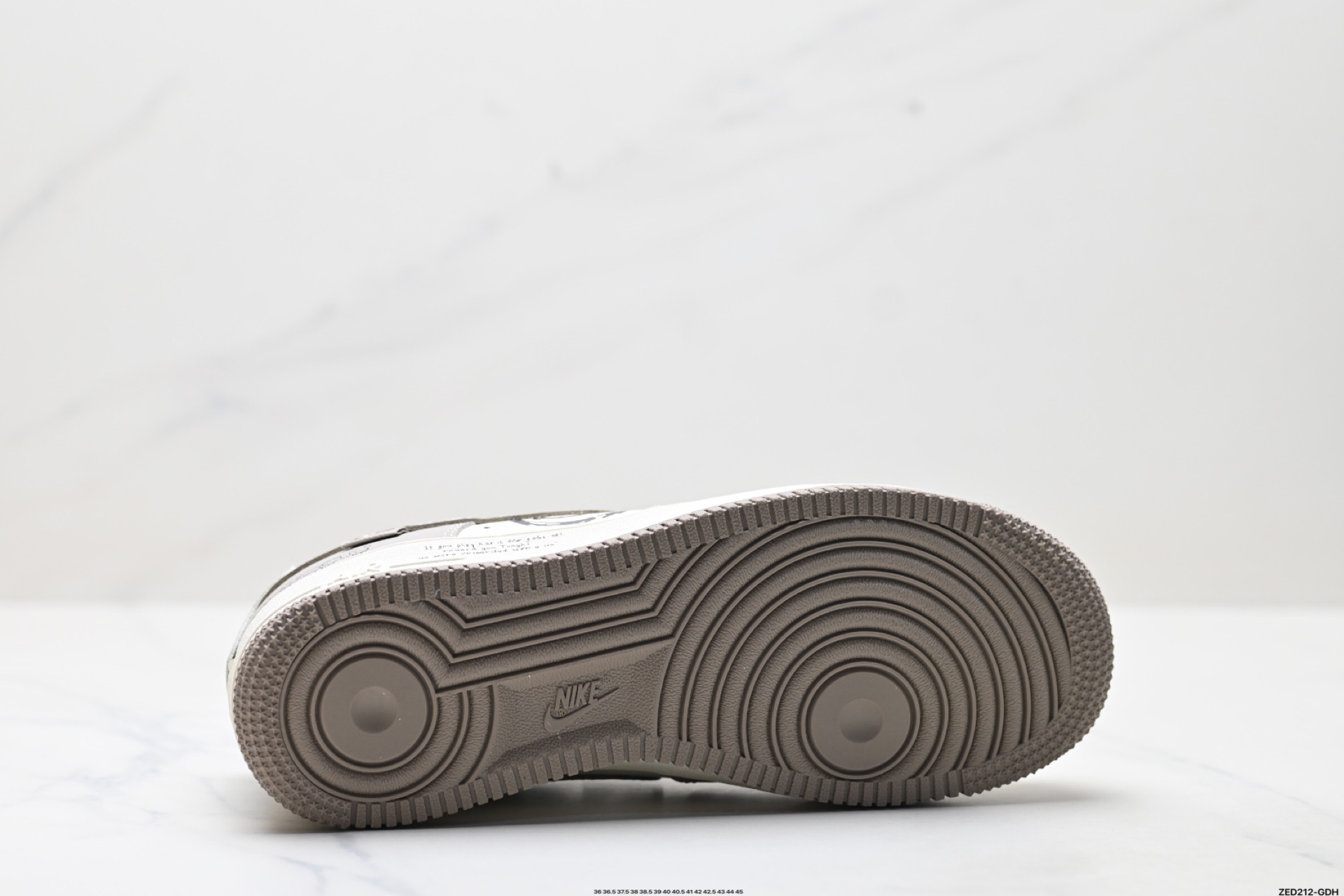 NIKE AIR FORCE 1‘07 LV8  DB3301-881