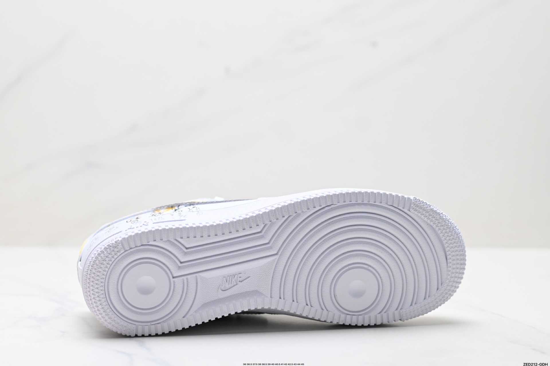 NIKE AIR FORCE 1‘07 LV8  ZH0316-082