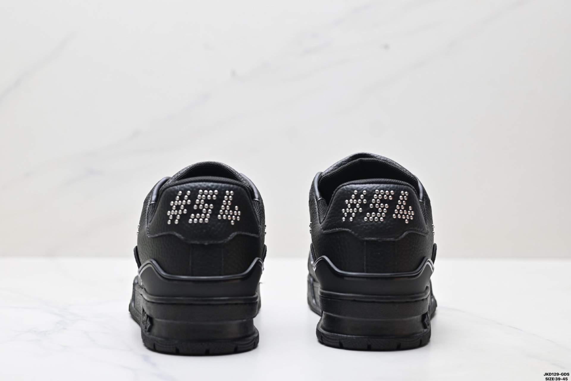 💰180
真标✅全新LV路易威登Louis Vuitton Trainer Sneaker Low休闲运动文化百搭板鞋 
尺码:39-45
ID:JKD129-GDS