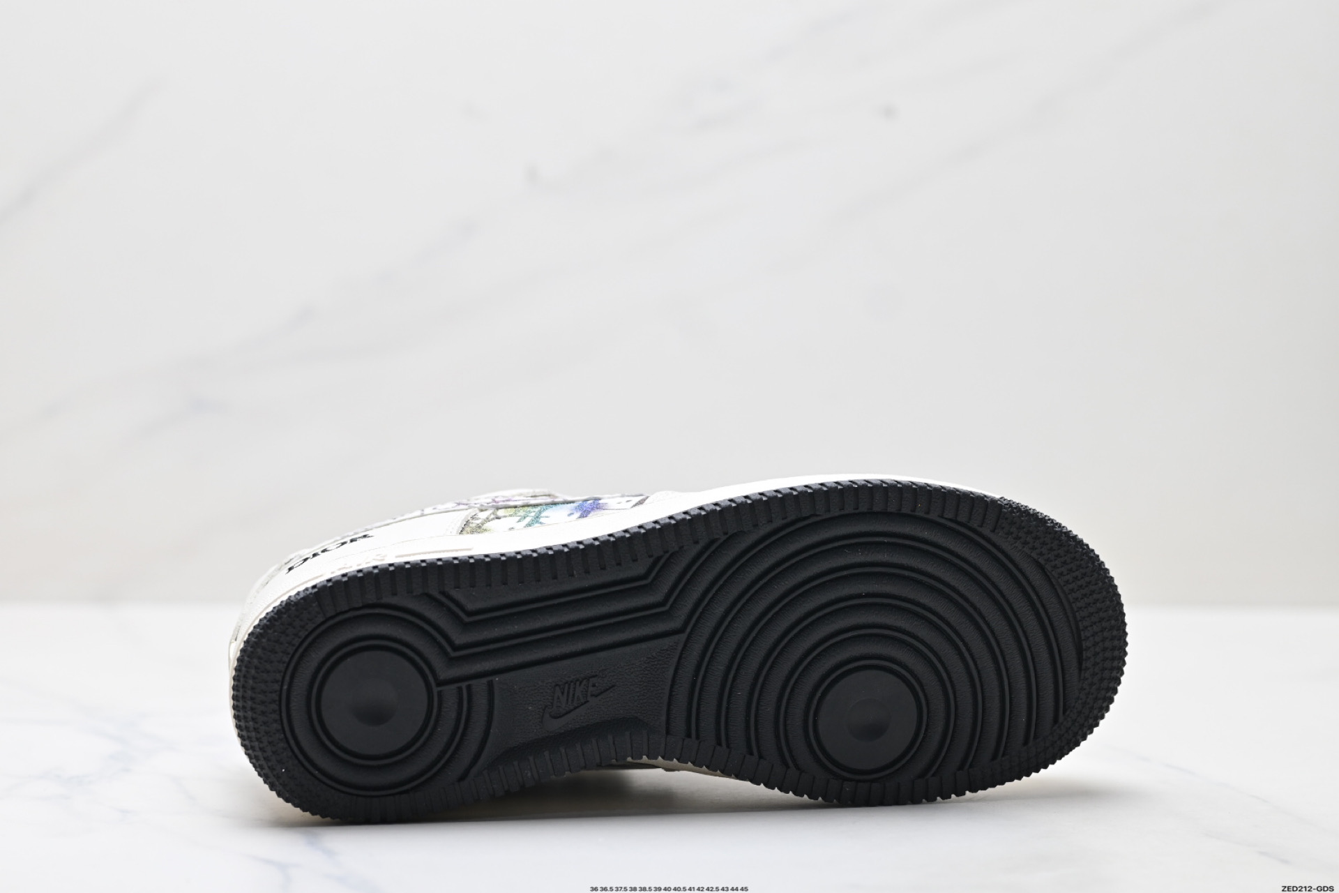 NIKE AIR FORCE 1‘07 LV8 DF0188-064