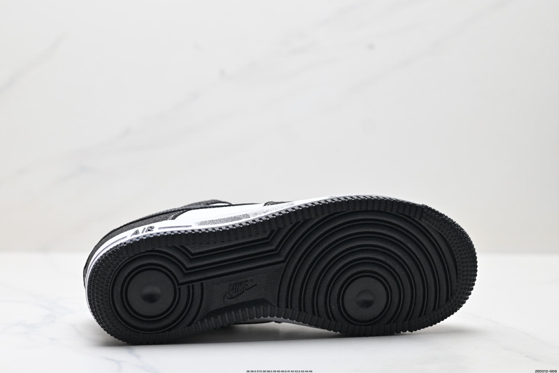 NIKE AIR FORCE 1‘07  ZH0316-091