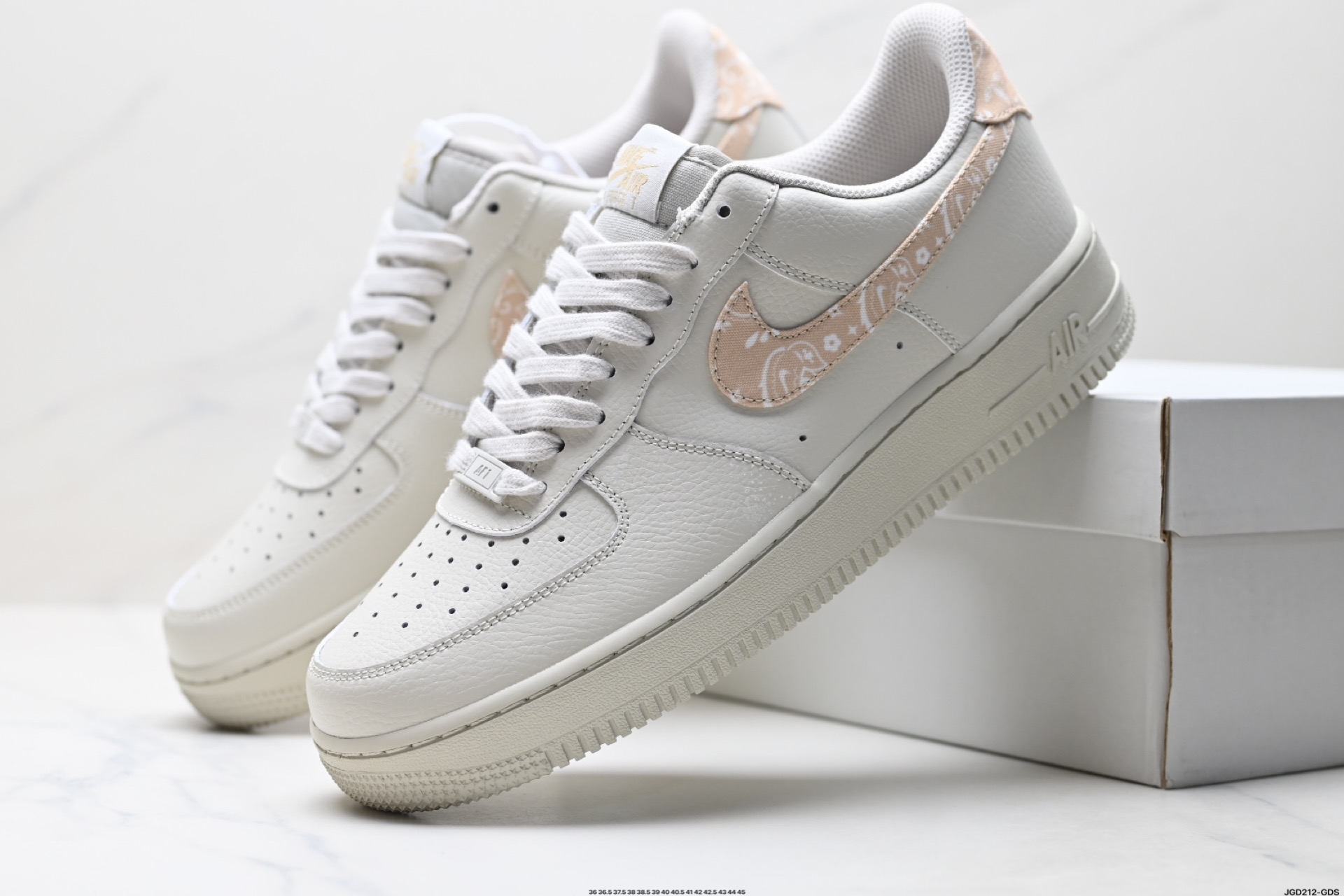 NIKE AIR FORCE 1‘07  iH2051-072