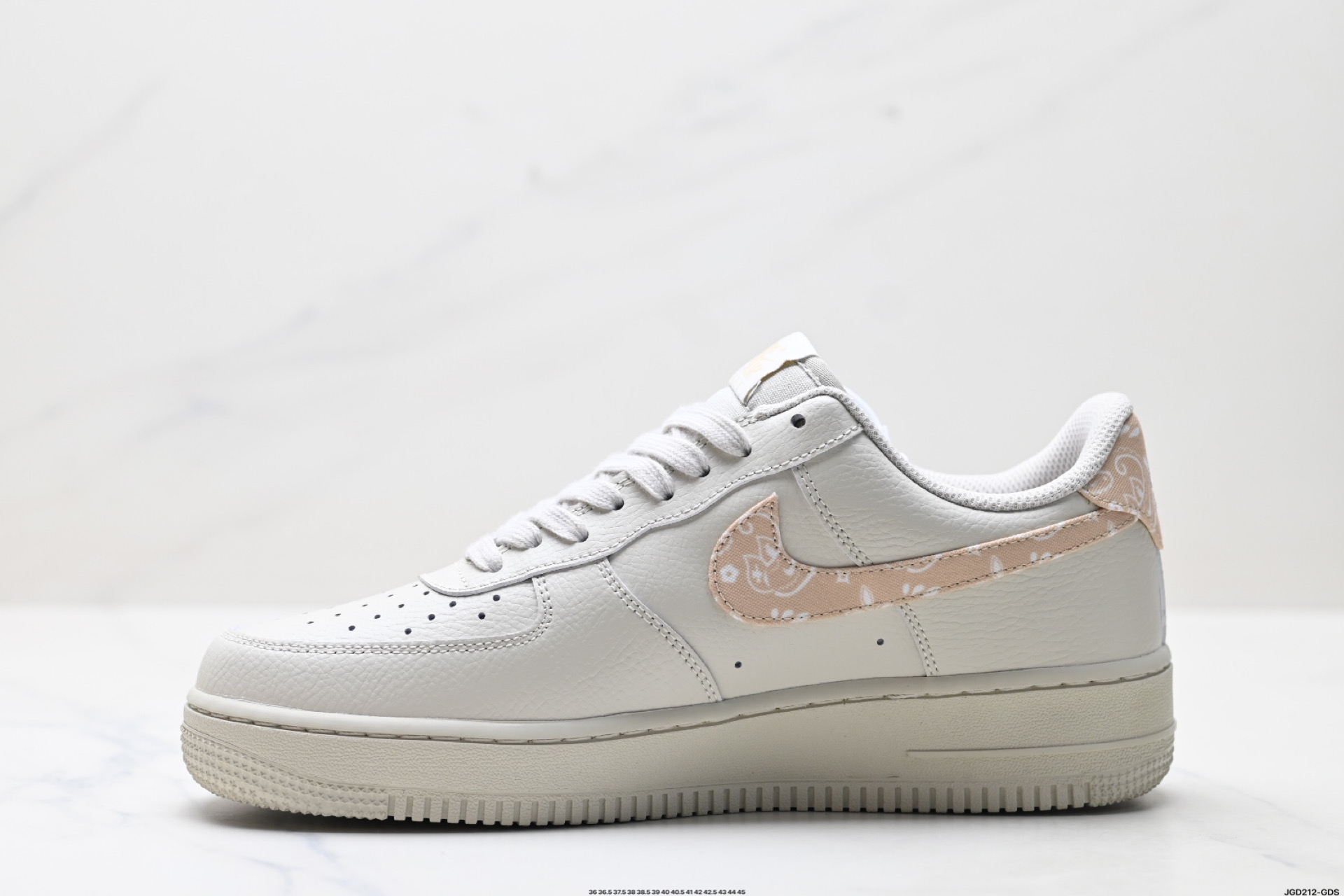 NIKE AIR FORCE 1‘07  iH2051-072