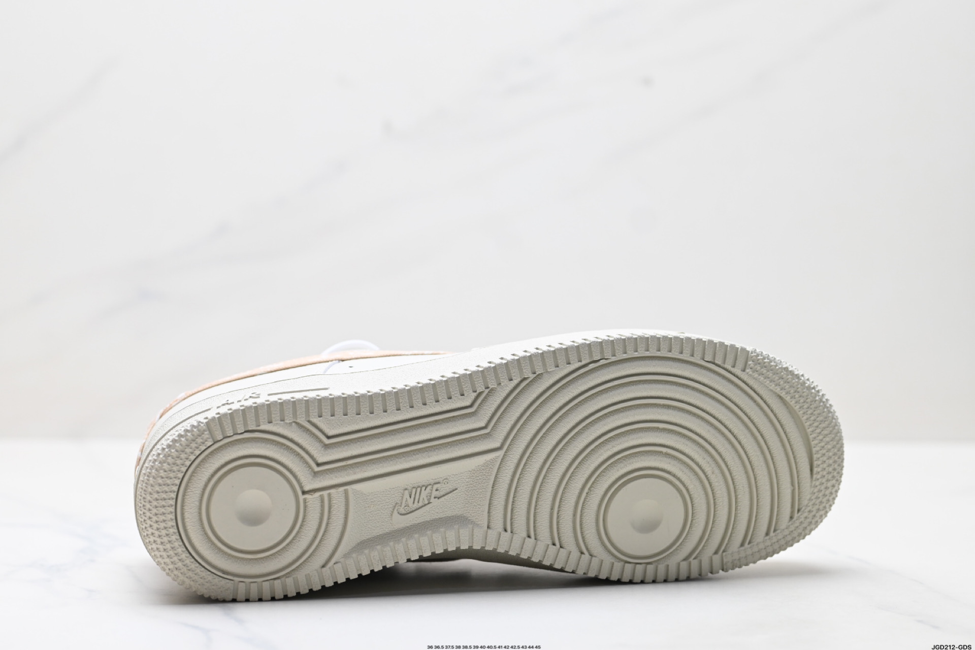 NIKE AIR FORCE 1‘07  iH2051-072