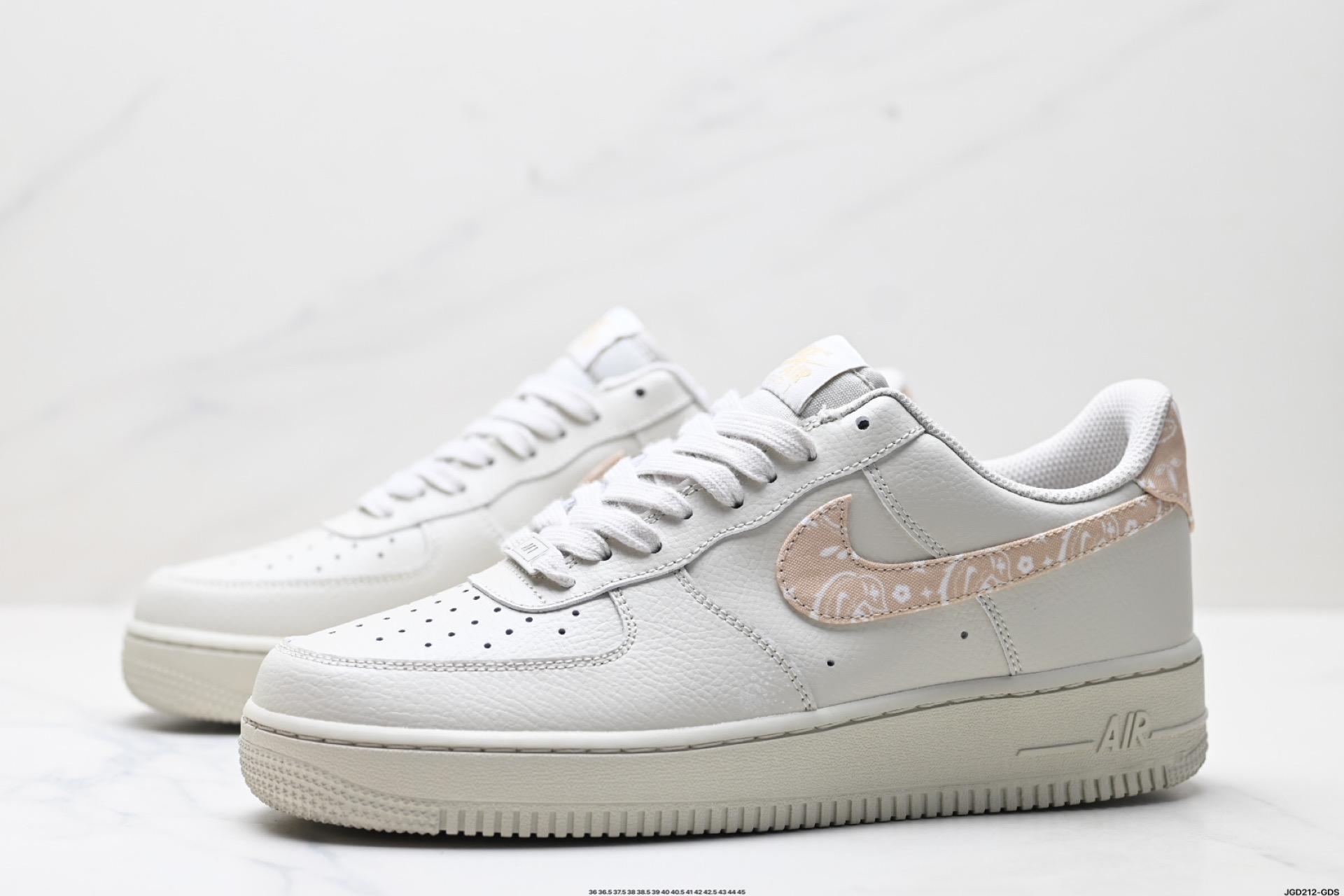 NIKE AIR FORCE 1‘07  iH2051-072