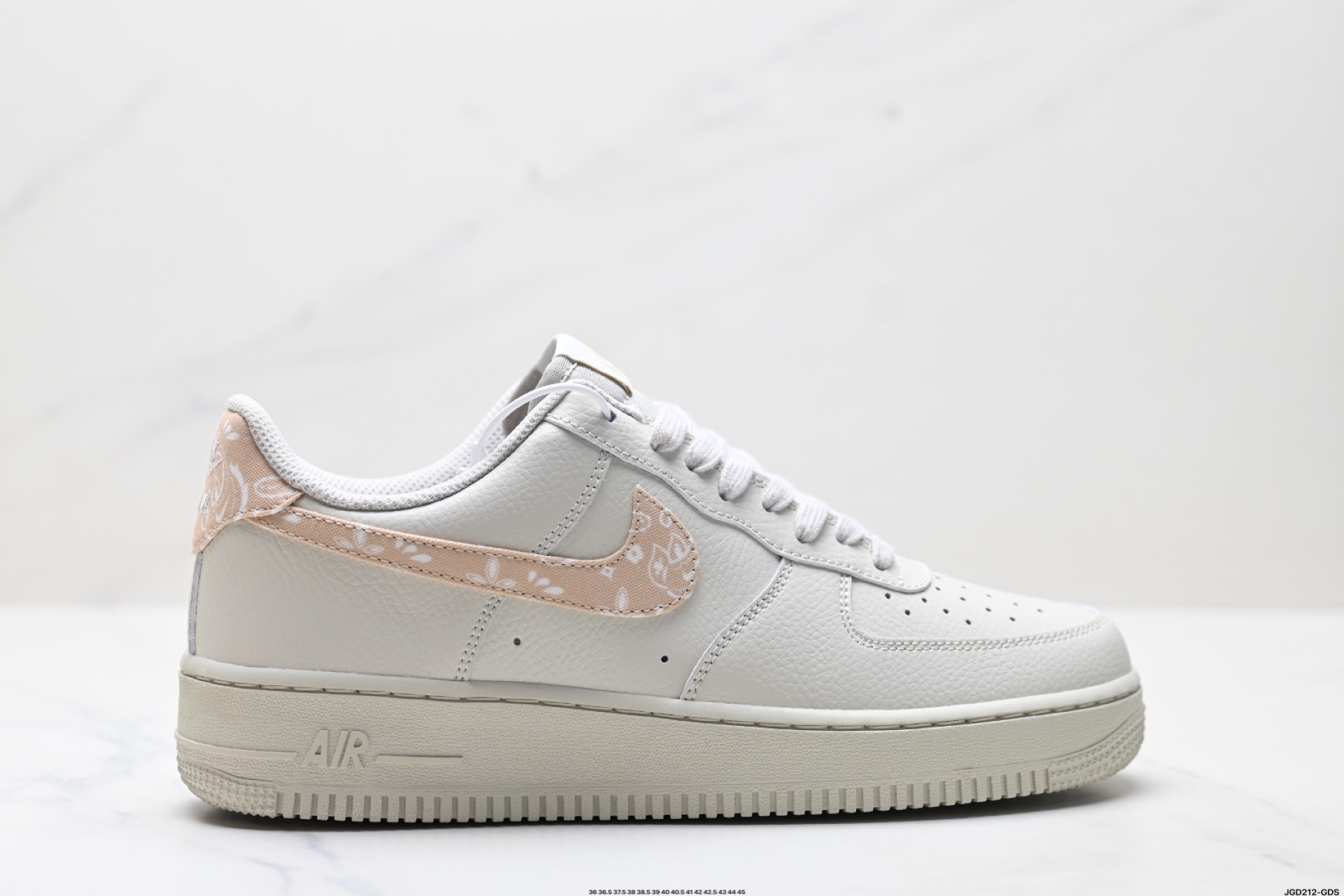 NIKE AIR FORCE 1‘07  iH2051-072