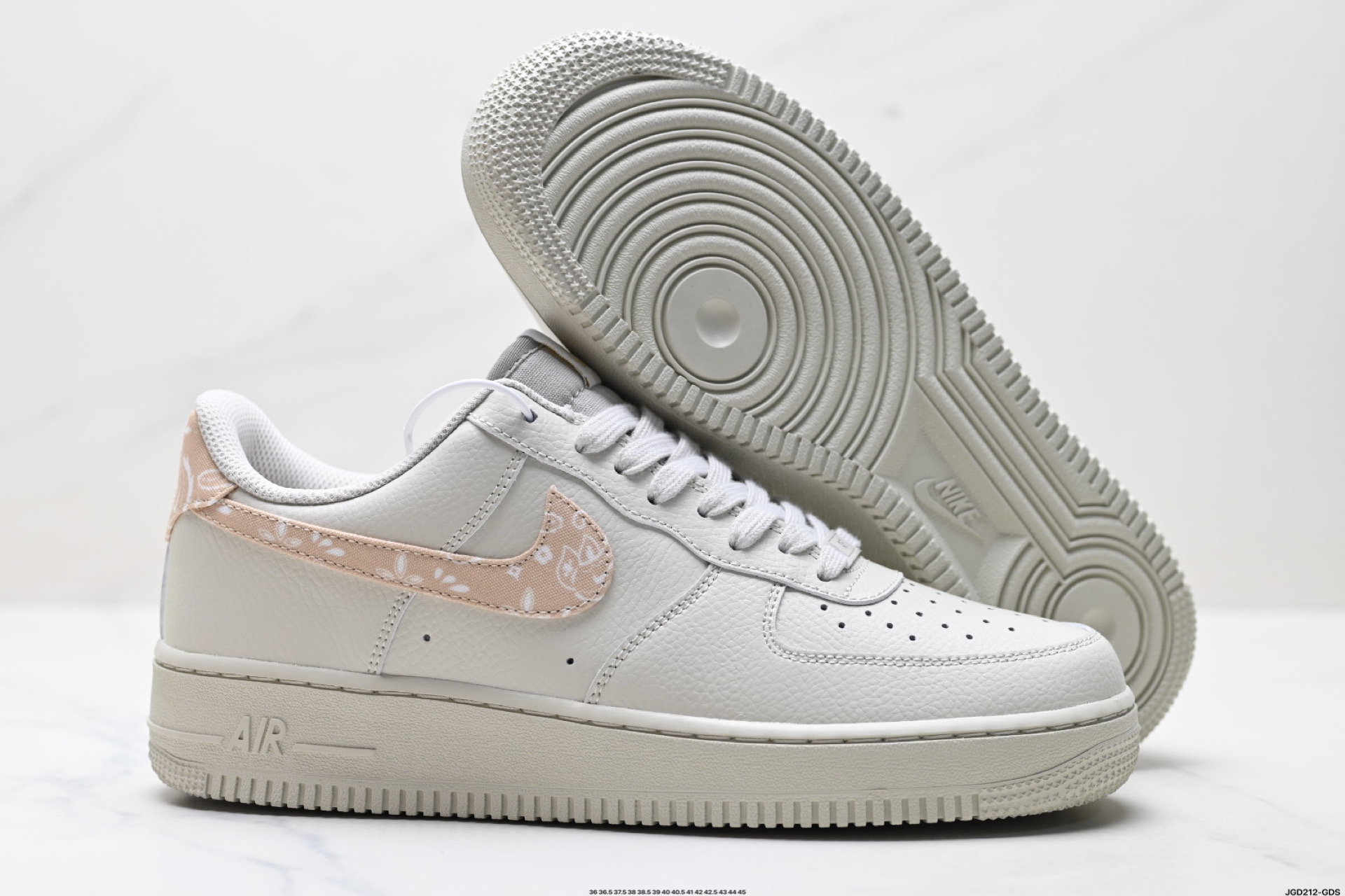 NIKE AIR FORCE 1‘07  iH2051-072