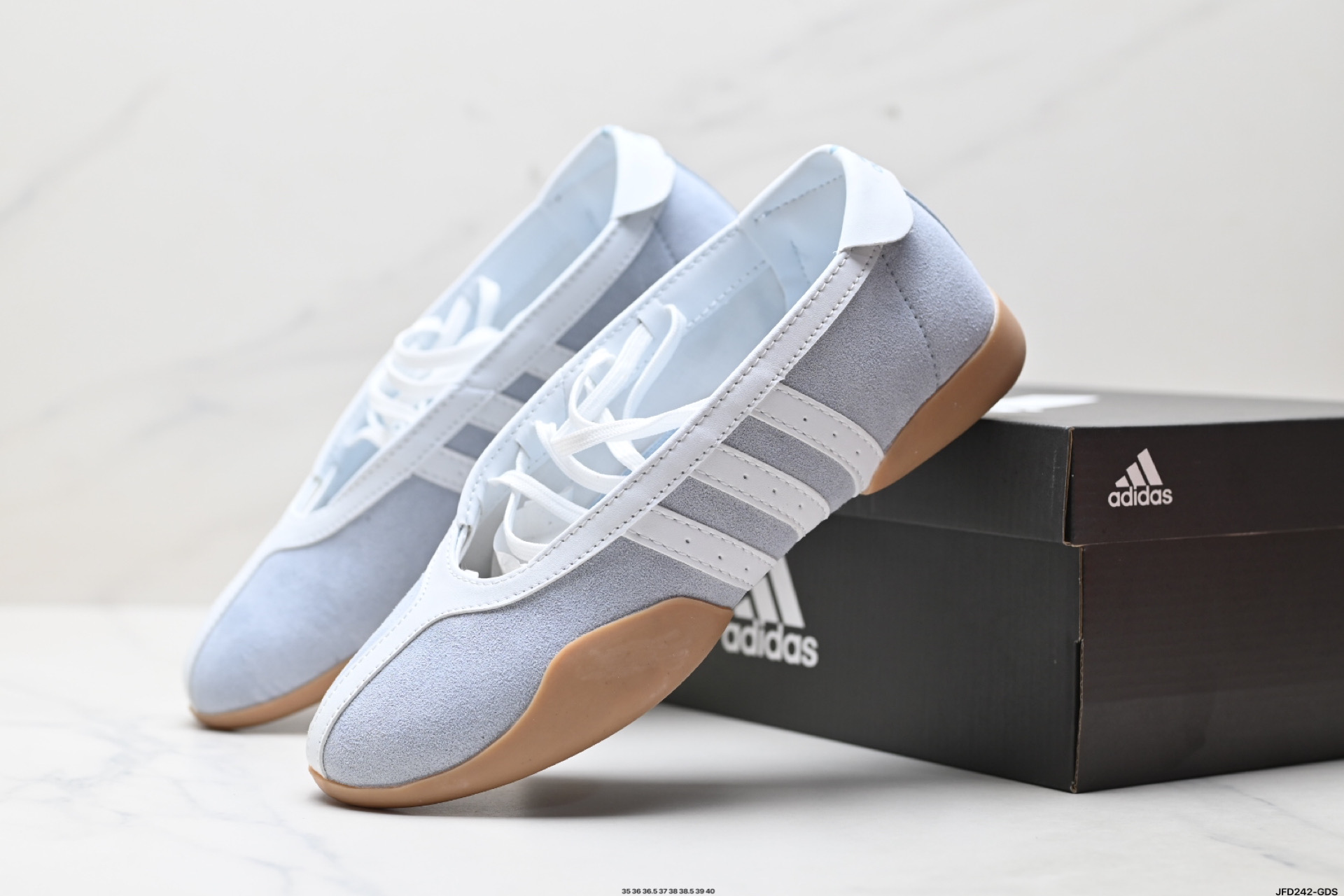 TAEKWONDO MEI BALLET复古芭蕾风薄底鞋女子adidas阿迪达斯三叶草  JR5758