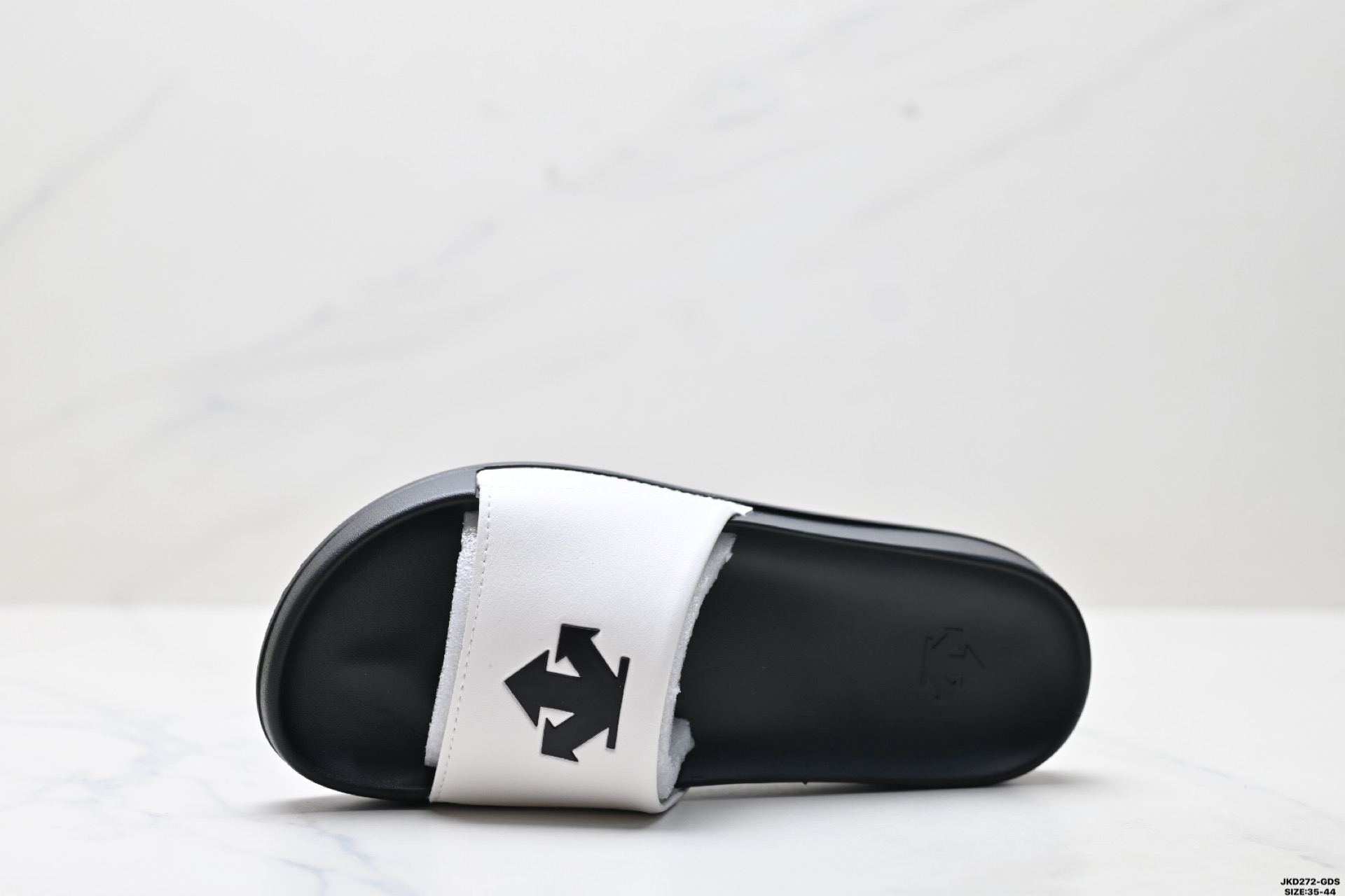 迪桑特 DESCENTE lcing Nars 百搭柔软 防滑一字拖鞋 迪桑特 DESCENTE lcing Nars 百搭柔软 防滑一字拖鞋