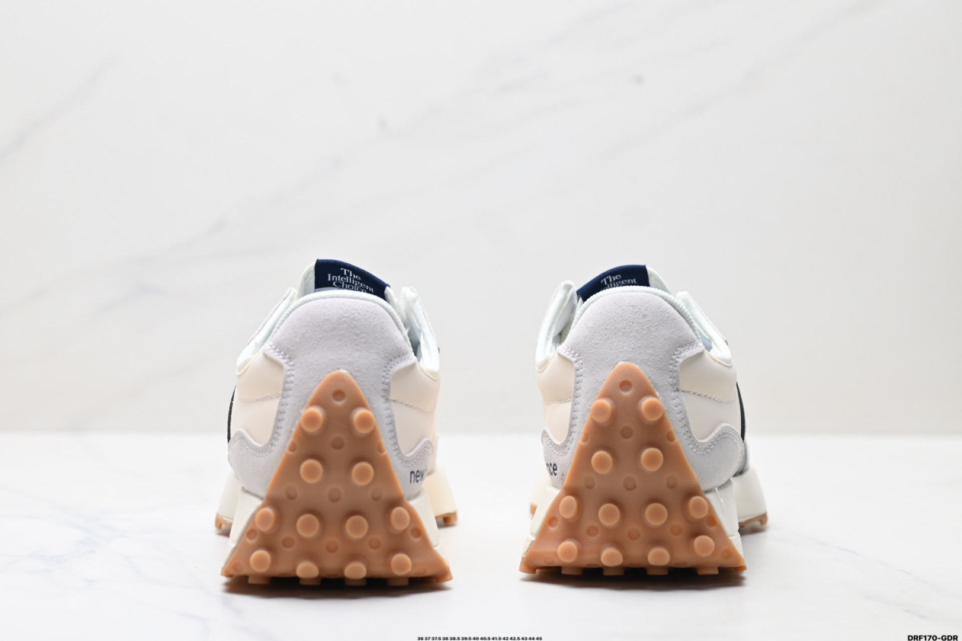 💰145
真标✅New Balance 327系列 复古休闲运动慢跑鞋 以更纯粹的复古风格设计打造的全新造型 侧身还以解构设计 将 N 字标志以做旧压花样式呈现
官方货号:U327WCD
尺码:36 37 37.5 38 38.5 39.5 40 40.5 41.5 42 42.5 43 44 45
ID:DRF170-GDR