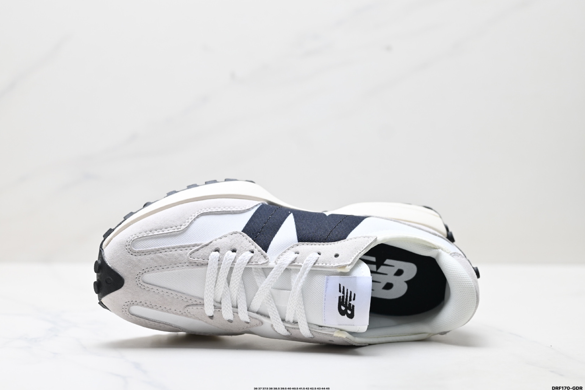 💰145
真标✅New Balance 327系列 复古休闲运动慢跑鞋 以更纯粹的复古风格设计打造的全新造型 侧身还以解构设计 将 N 字标志以做旧压花样式呈现
官方货号:U327WCD
尺码:36 37 37.5 38 38.5 39.5 40 40.5 41.5 42 42.5 43 44 45
ID:DRF170-GDR