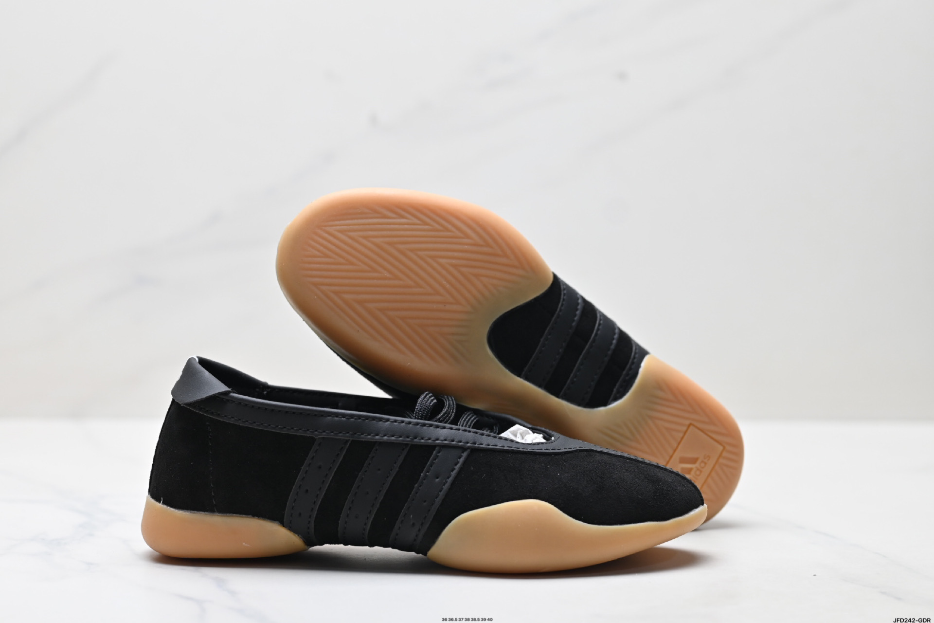 TAEKWONDO MEI BALLET复古芭蕾风薄底鞋女子adidas阿迪达斯三叶草  JQ0669