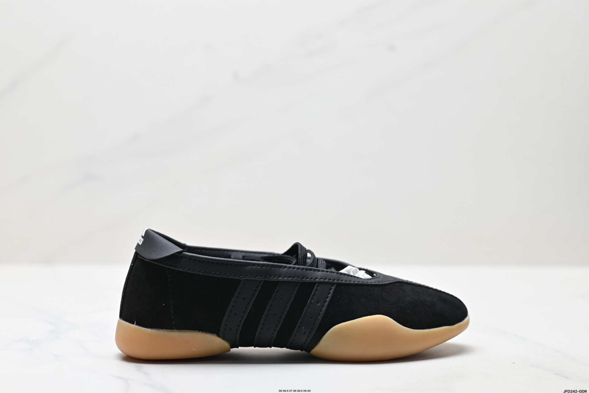 TAEKWONDO MEI BALLET复古芭蕾风薄底鞋女子adidas阿迪达斯三叶草  JQ0669