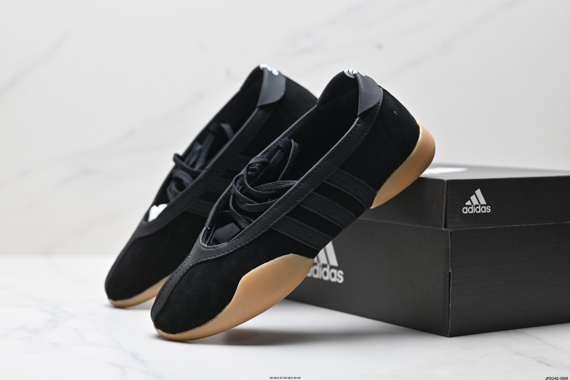 TAEKWONDO MEI BALLET复古芭蕾风薄底鞋女子adidas阿迪达斯三叶草  JQ0669