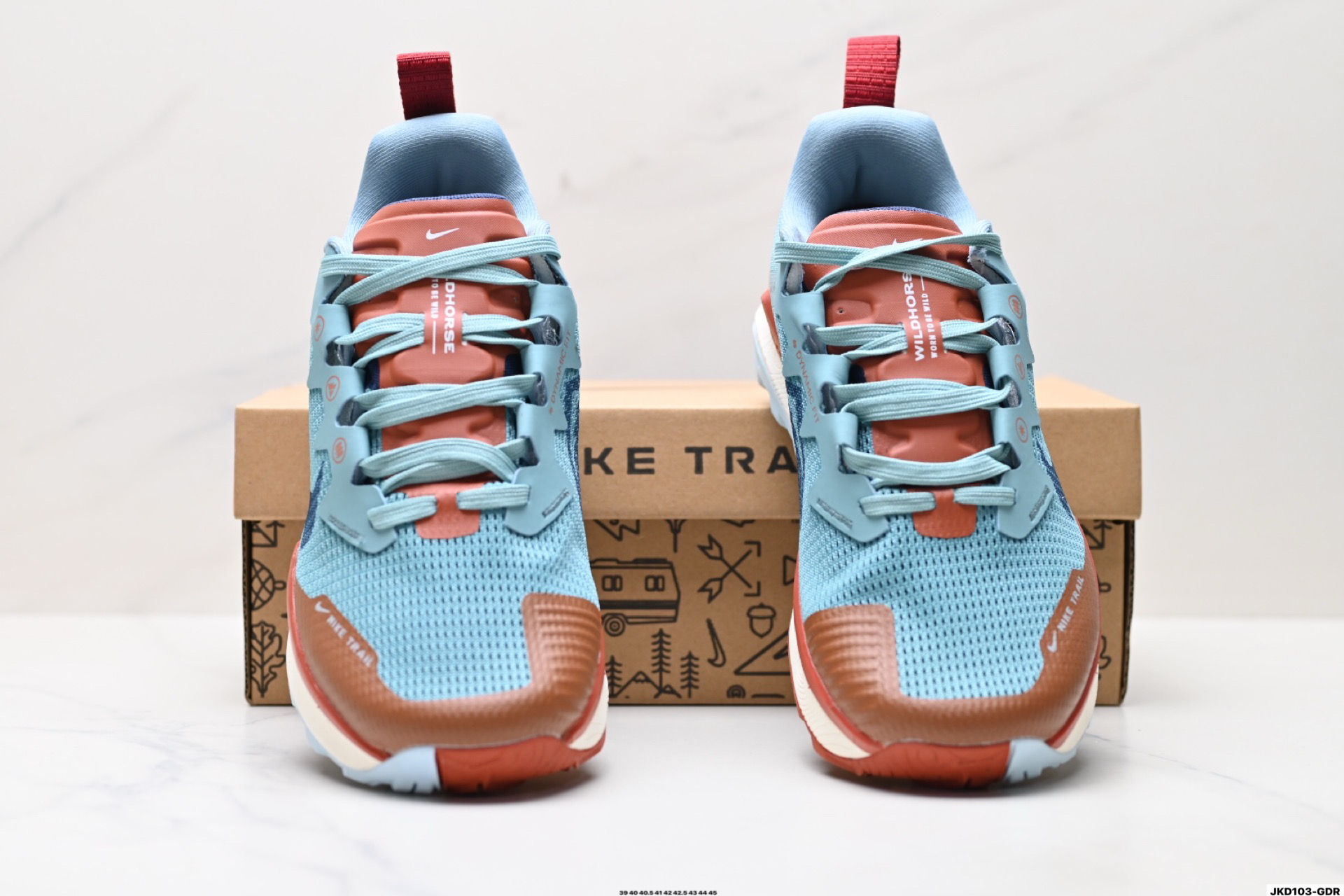 💰180
公司级✅Nike React Wildhorse 8 耐克 越野户外避震缓冲休闲运动慢跑鞋 
这双鞋采用了Nike React技术 这是一种轻盈耐穿的泡绵材料 能够为你带来平稳的回弹体验 让每一步都充满力量与自信 
橡胶外底为你提供了出色的抓地力 让你能够轻松驾驭各种复杂地形 鞋面融入了现代材料 轻盈而富有结构感 为你带来出色的透气性能 
货号:DR2686-007
尺码:39 40 40.5 41 42 42.5 43 44 45 
ID:JKD103-GDR
