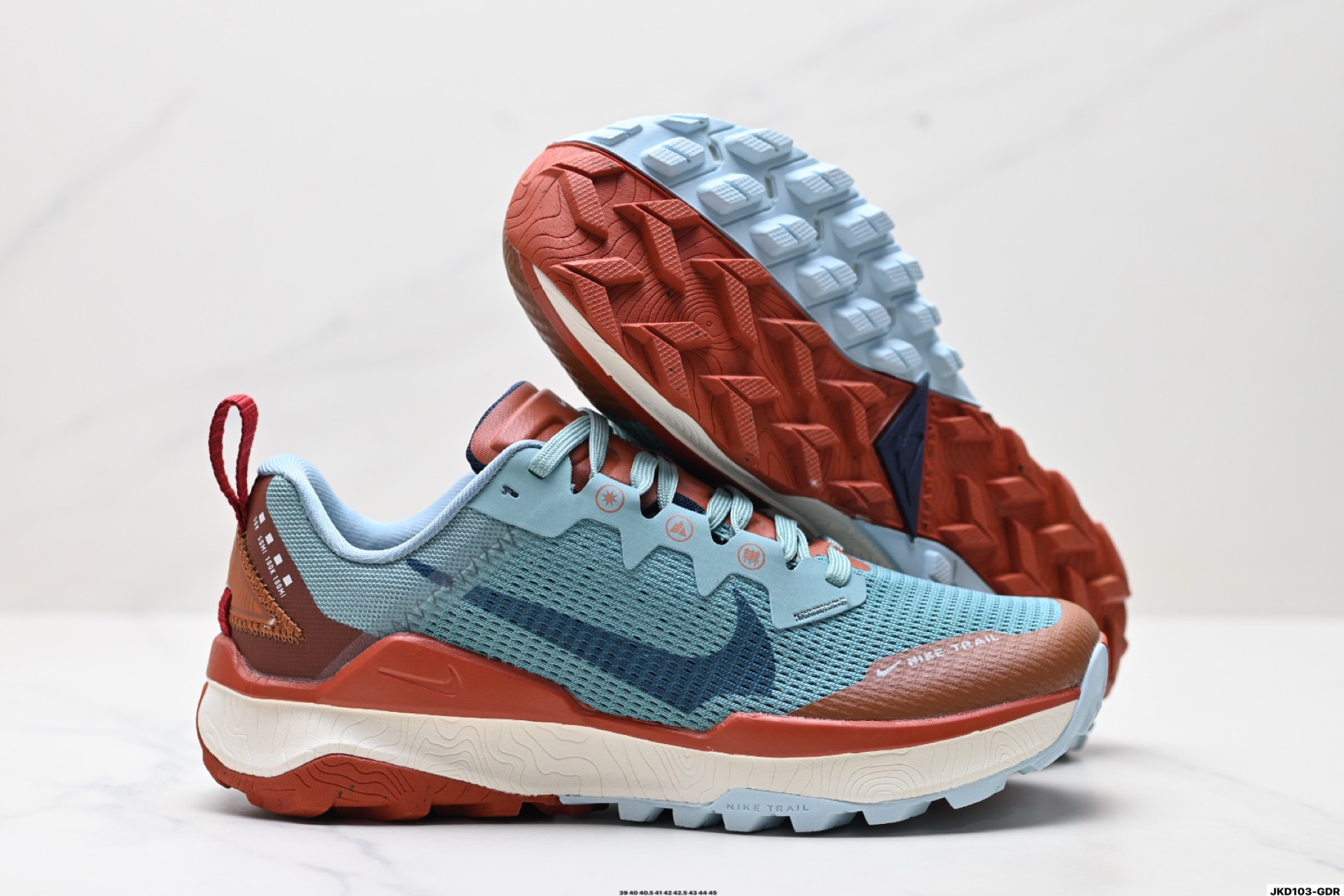 💰180
公司级✅Nike React Wildhorse 8 耐克 越野户外避震缓冲休闲运动慢跑鞋 
这双鞋采用了Nike React技术 这是一种轻盈耐穿的泡绵材料 能够为你带来平稳的回弹体验 让每一步都充满力量与自信 
橡胶外底为你提供了出色的抓地力 让你能够轻松驾驭各种复杂地形 鞋面融入了现代材料 轻盈而富有结构感 为你带来出色的透气性能 
货号:DR2686-007
尺码:39 40 40.5 41 42 42.5 43 44 45 
ID:JKD103-GDR
