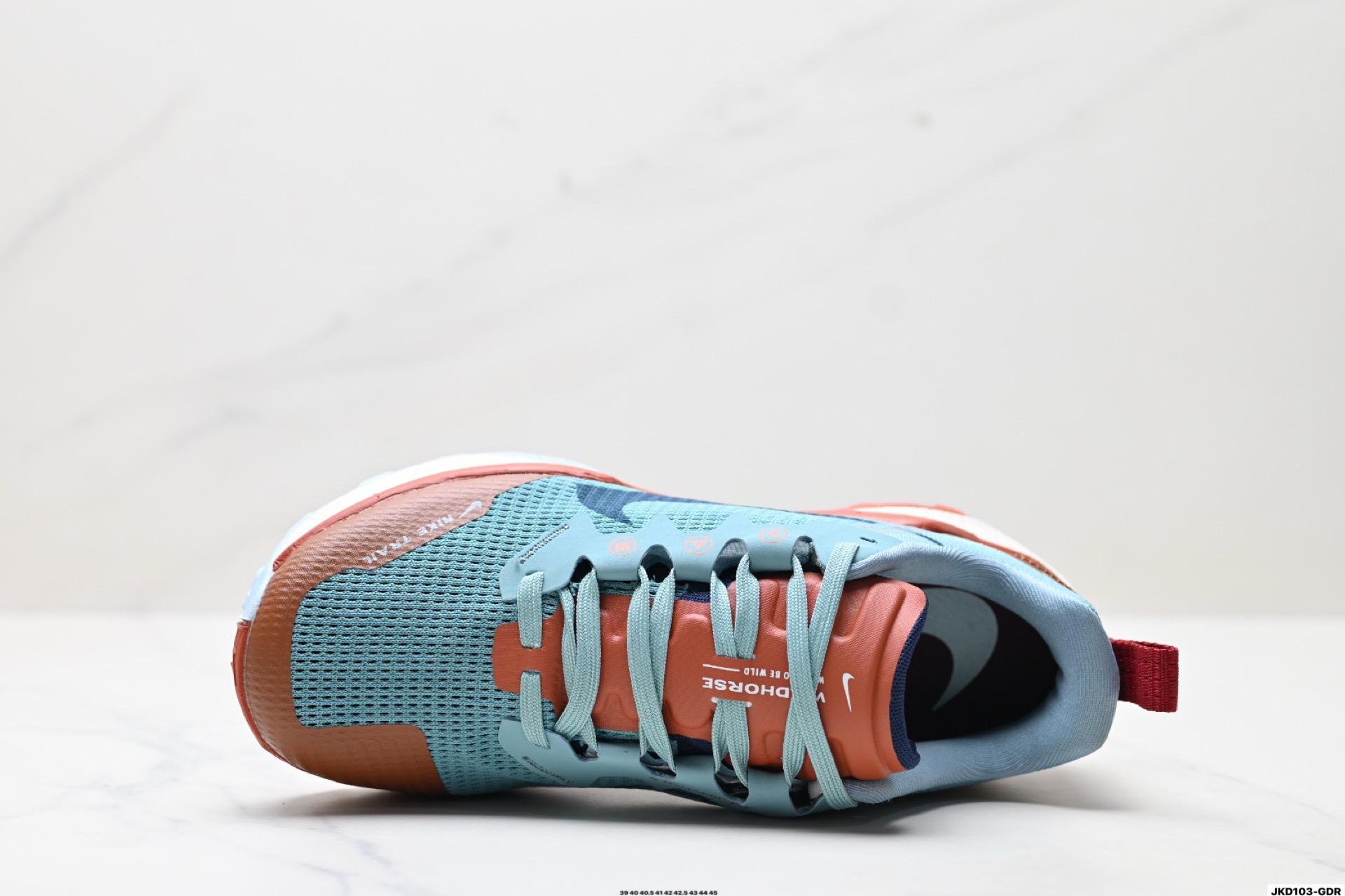 💰180
公司级✅Nike React Wildhorse 8 耐克 越野户外避震缓冲休闲运动慢跑鞋 
这双鞋采用了Nike React技术 这是一种轻盈耐穿的泡绵材料 能够为你带来平稳的回弹体验 让每一步都充满力量与自信 
橡胶外底为你提供了出色的抓地力 让你能够轻松驾驭各种复杂地形 鞋面融入了现代材料 轻盈而富有结构感 为你带来出色的透气性能 
货号:DR2686-007
尺码:39 40 40.5 41 42 42.5 43 44 45 
ID:JKD103-GDR