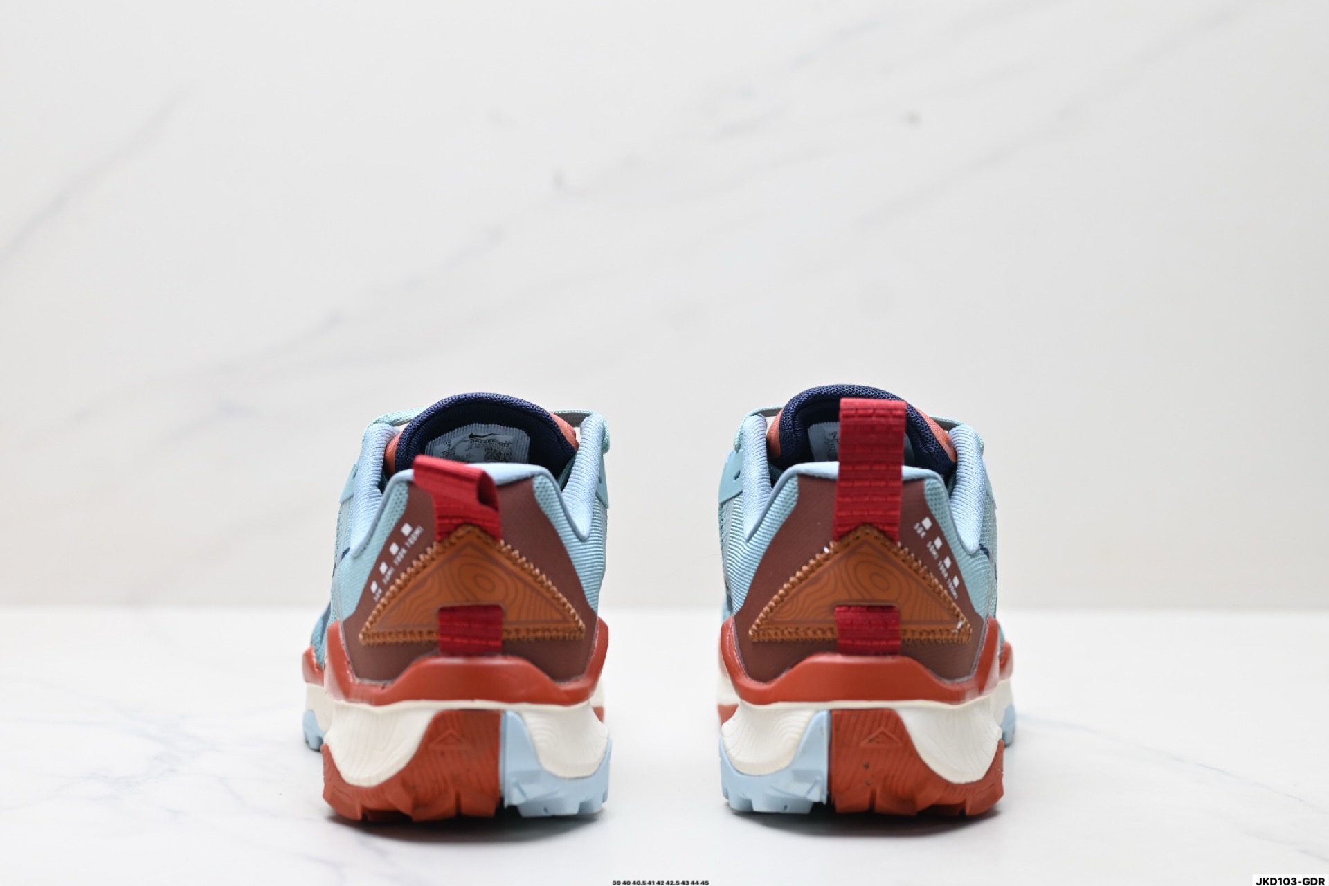 💰180
公司级✅Nike React Wildhorse 8 耐克 越野户外避震缓冲休闲运动慢跑鞋 
这双鞋采用了Nike React技术 这是一种轻盈耐穿的泡绵材料 能够为你带来平稳的回弹体验 让每一步都充满力量与自信 
橡胶外底为你提供了出色的抓地力 让你能够轻松驾驭各种复杂地形 鞋面融入了现代材料 轻盈而富有结构感 为你带来出色的透气性能 
货号:DR2686-007
尺码:39 40 40.5 41 42 42.5 43 44 45 
ID:JKD103-GDR