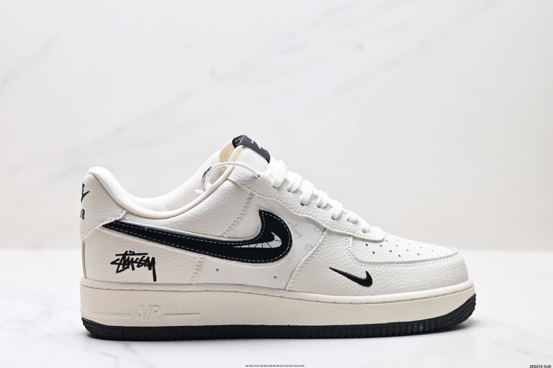 NIKE AIR FORCE 1‘07  KK1988-093
