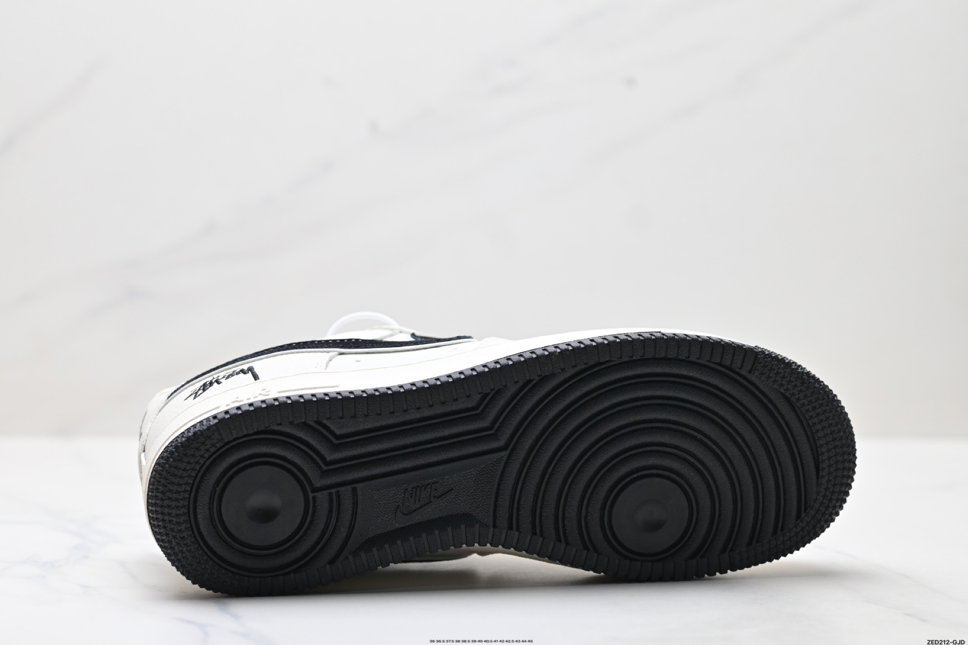 NIKE AIR FORCE 1‘07  KK1988-093