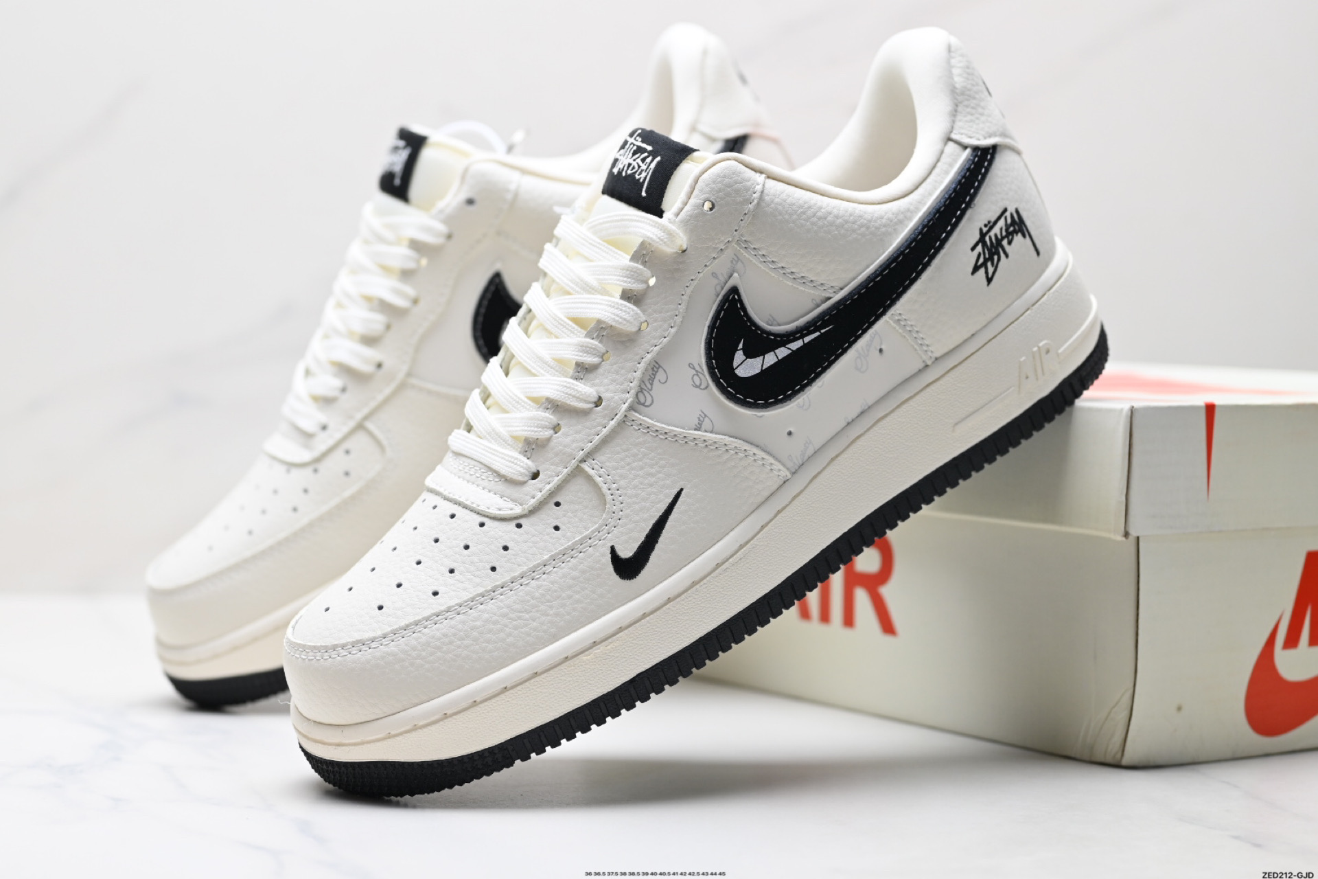 NIKE AIR FORCE 1‘07  KK1988-093
