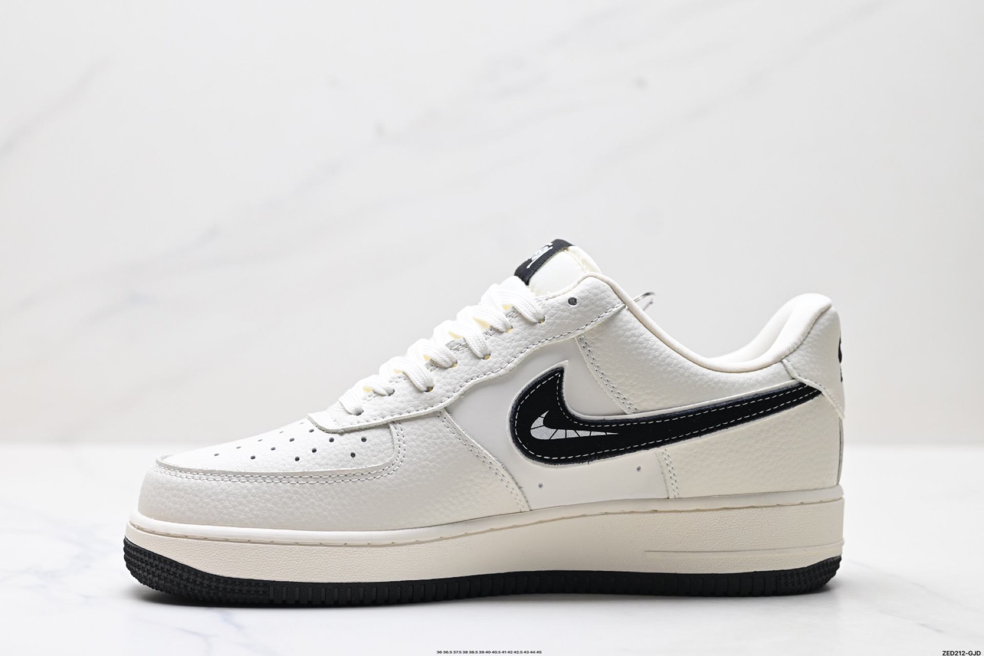 NIKE AIR FORCE 1‘07  KK1988-093