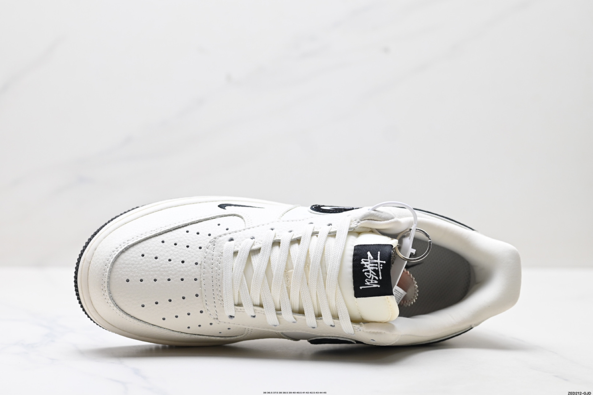 NIKE AIR FORCE 1‘07  KK1988-093